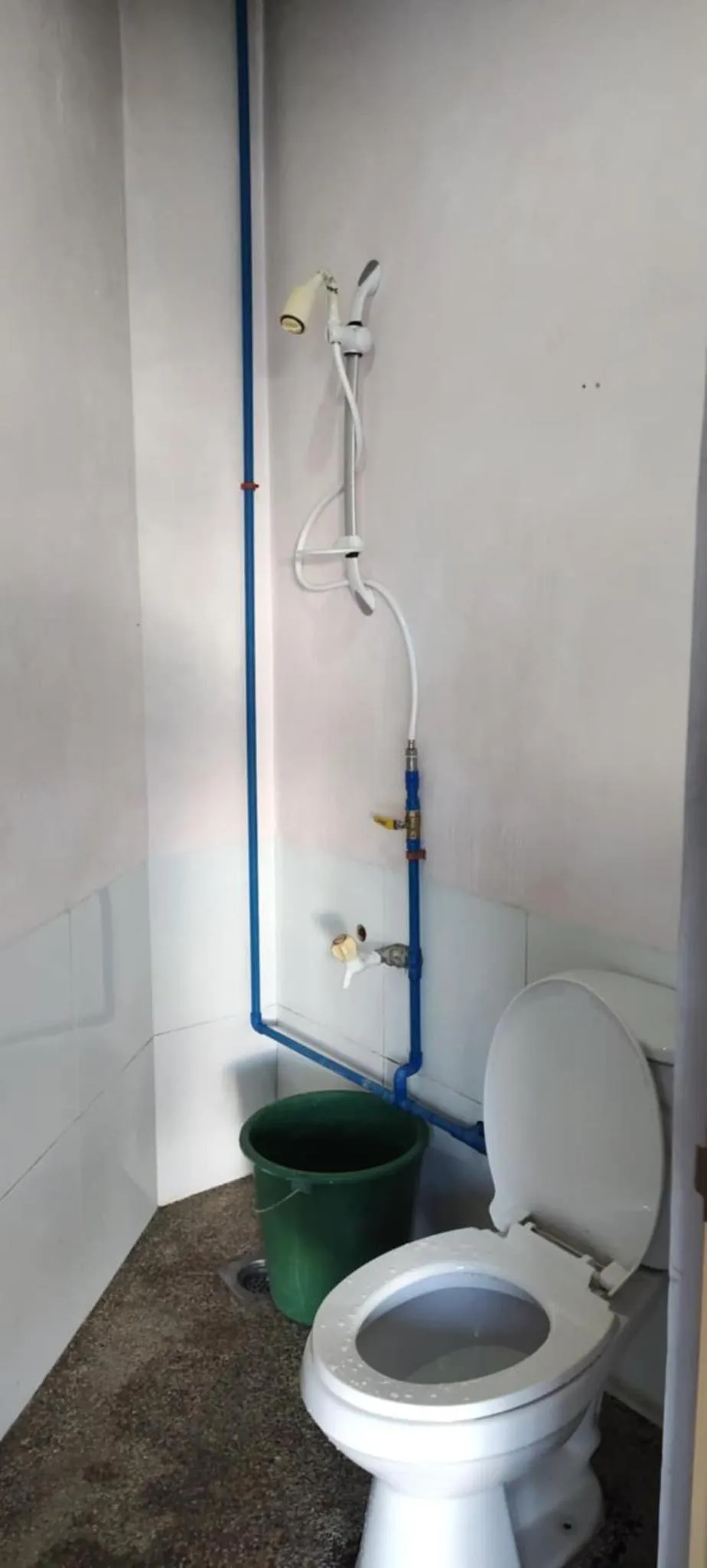 Bathroom in High Steps Pension