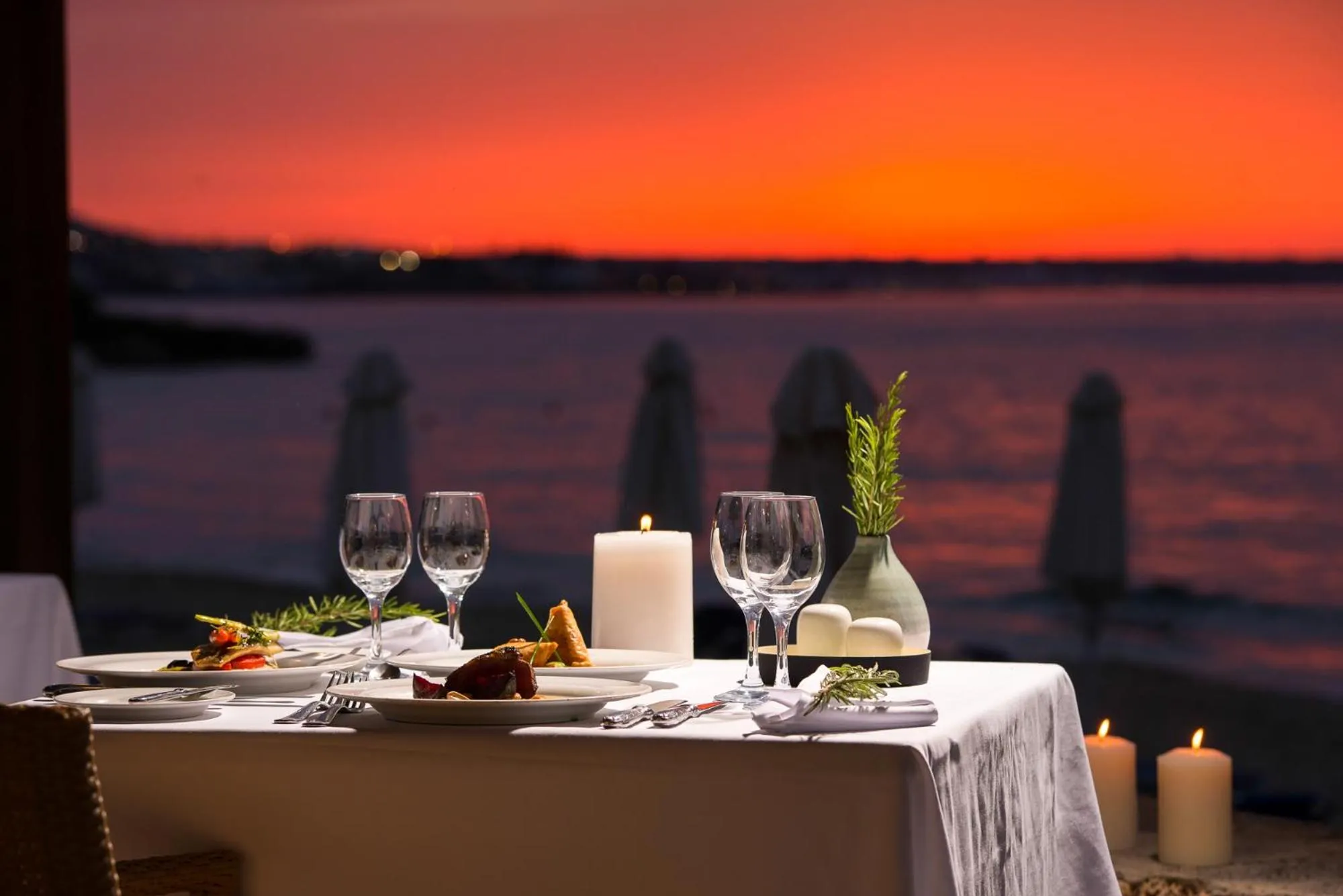 Restaurant/places to eat in Kernos Beach Hotel & Bungalows