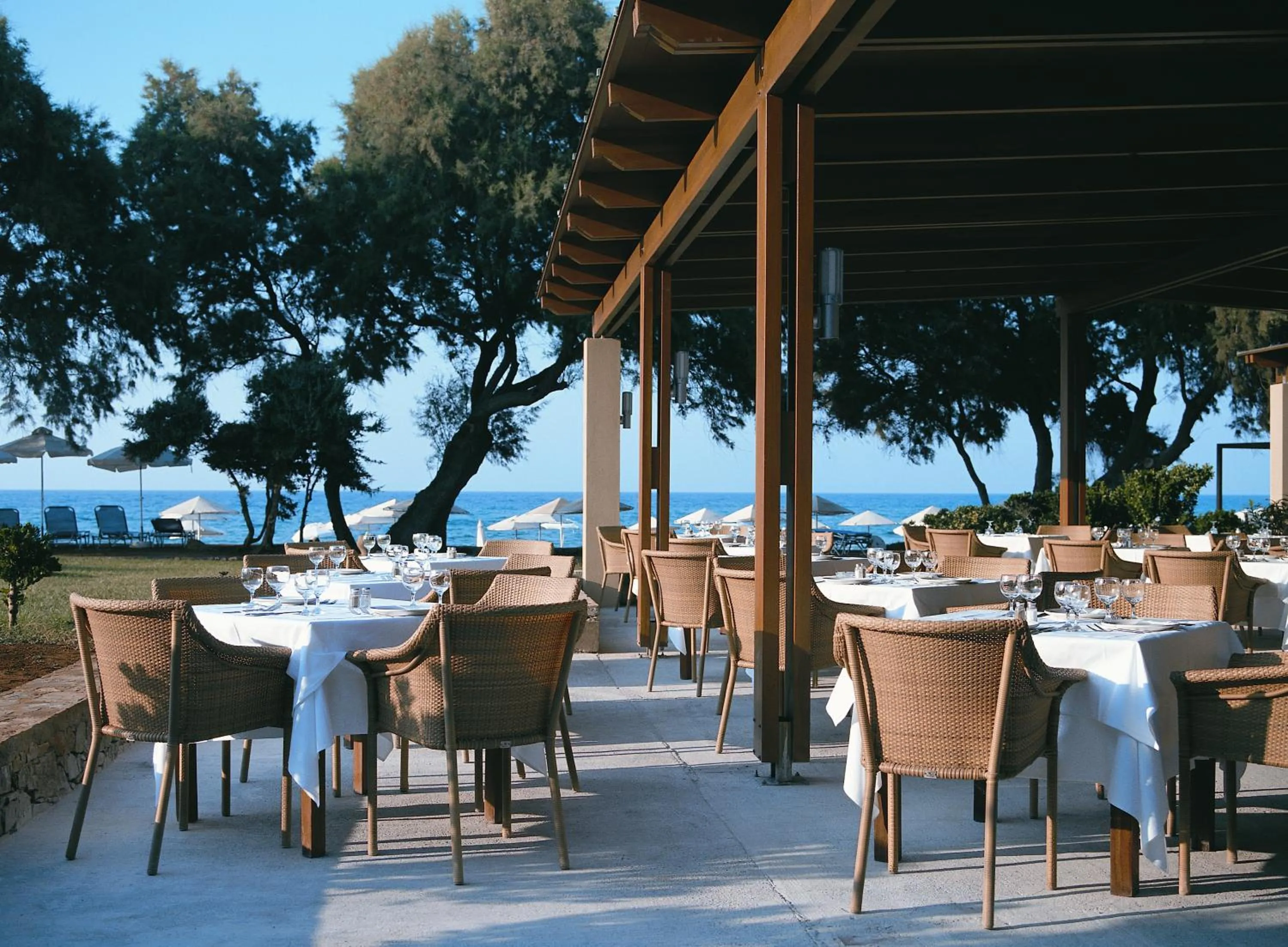 Restaurant/places to eat in Kernos Beach Hotel & Bungalows