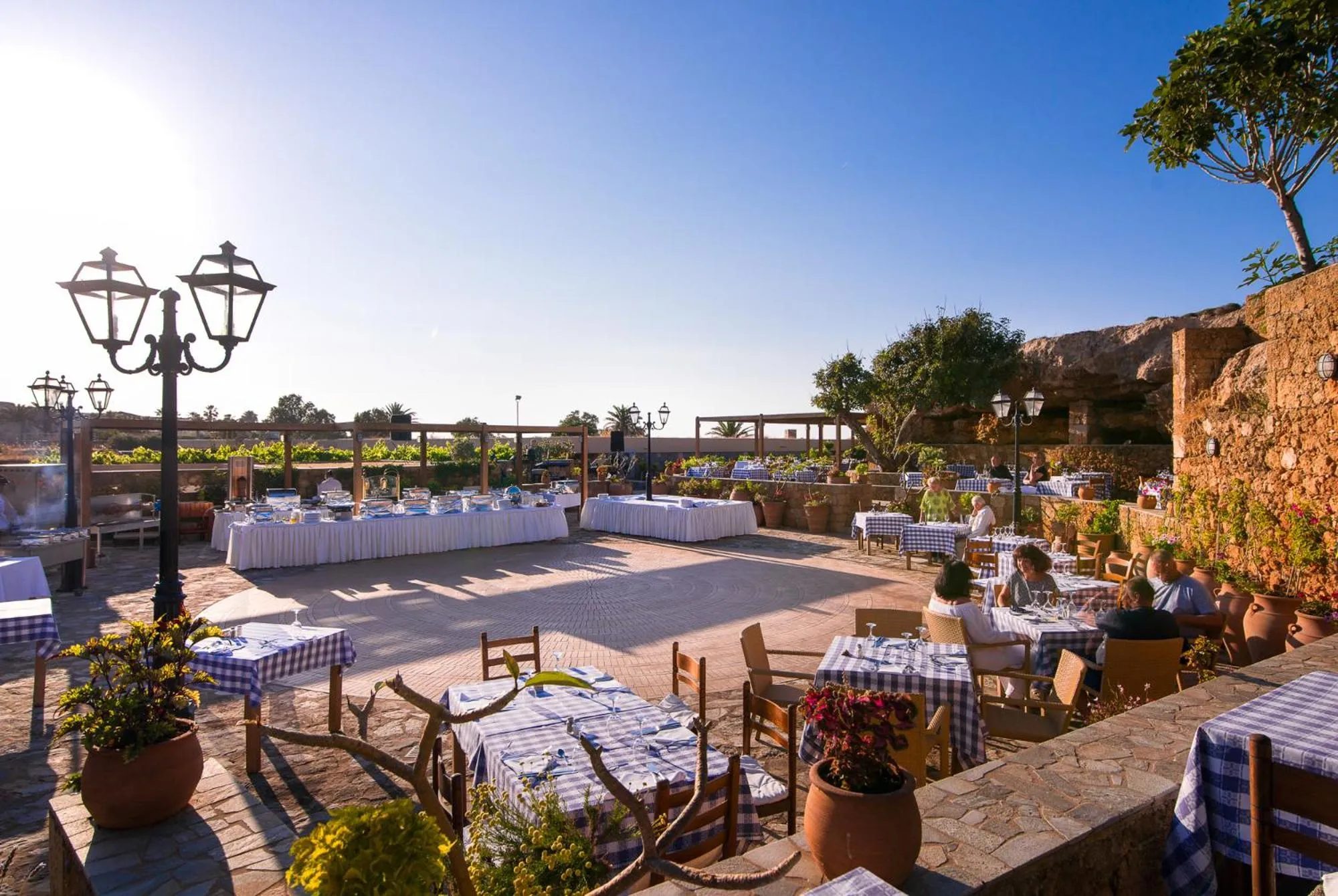 Restaurant/places to eat in Kernos Beach Hotel & Bungalows