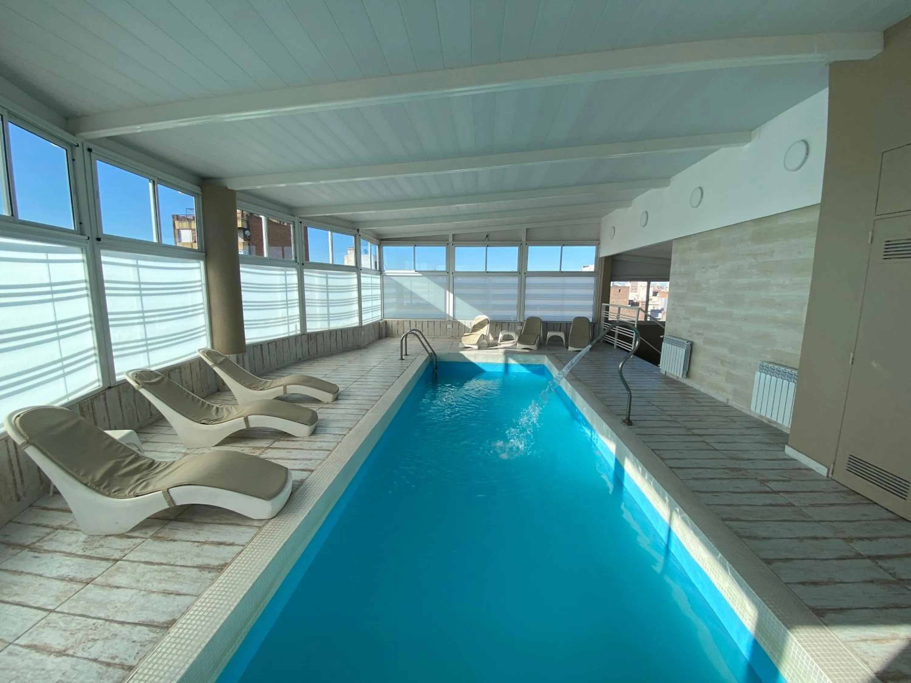 Swimming pool in Hotel Howard Johnson Rosario