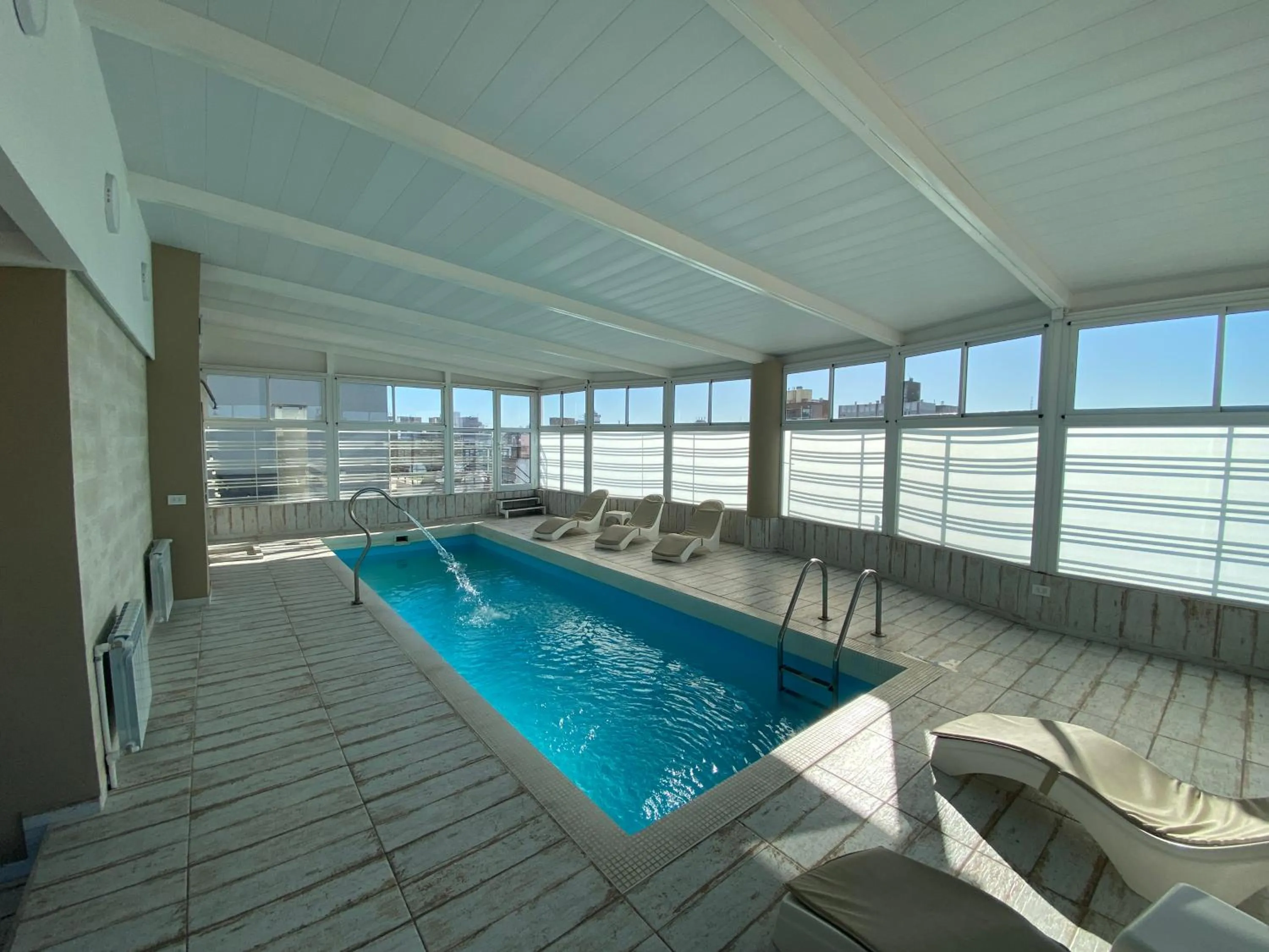 Swimming pool in Hotel Howard Johnson Rosario