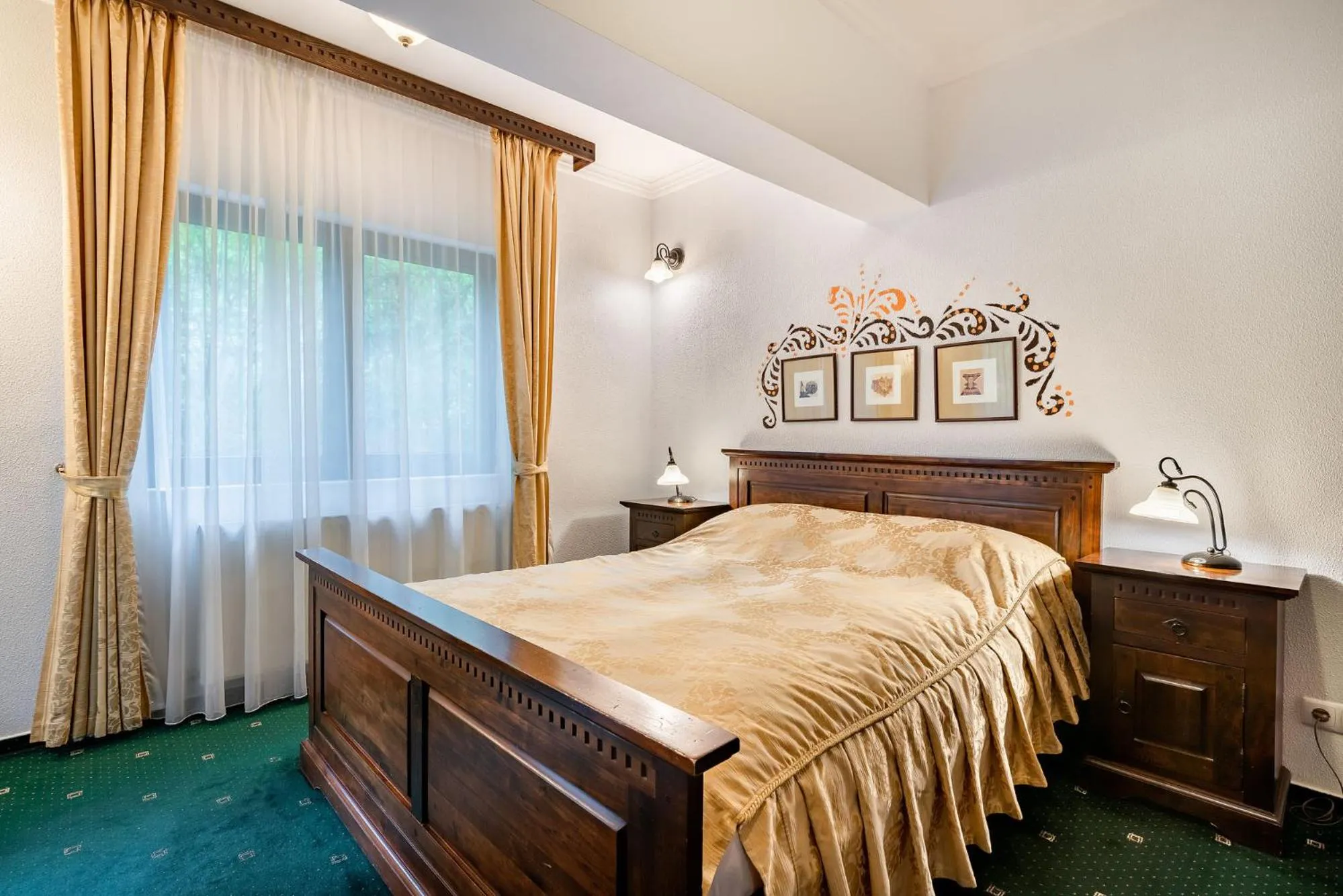 Bedroom, Bed in Hotel Regal