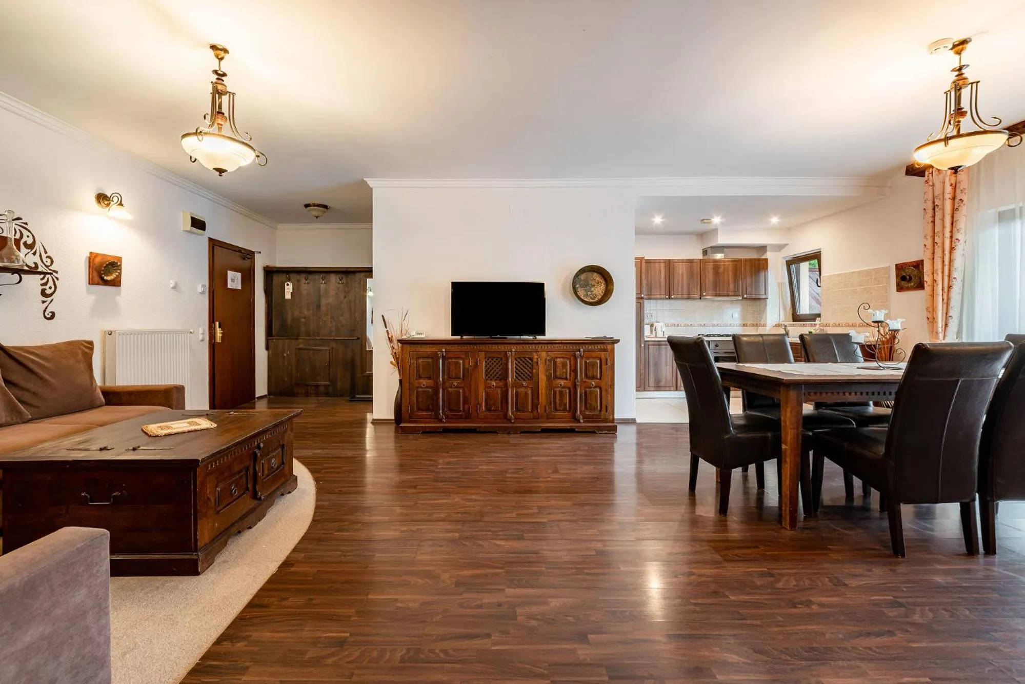 Kitchen or kitchenette in Hotel Regal