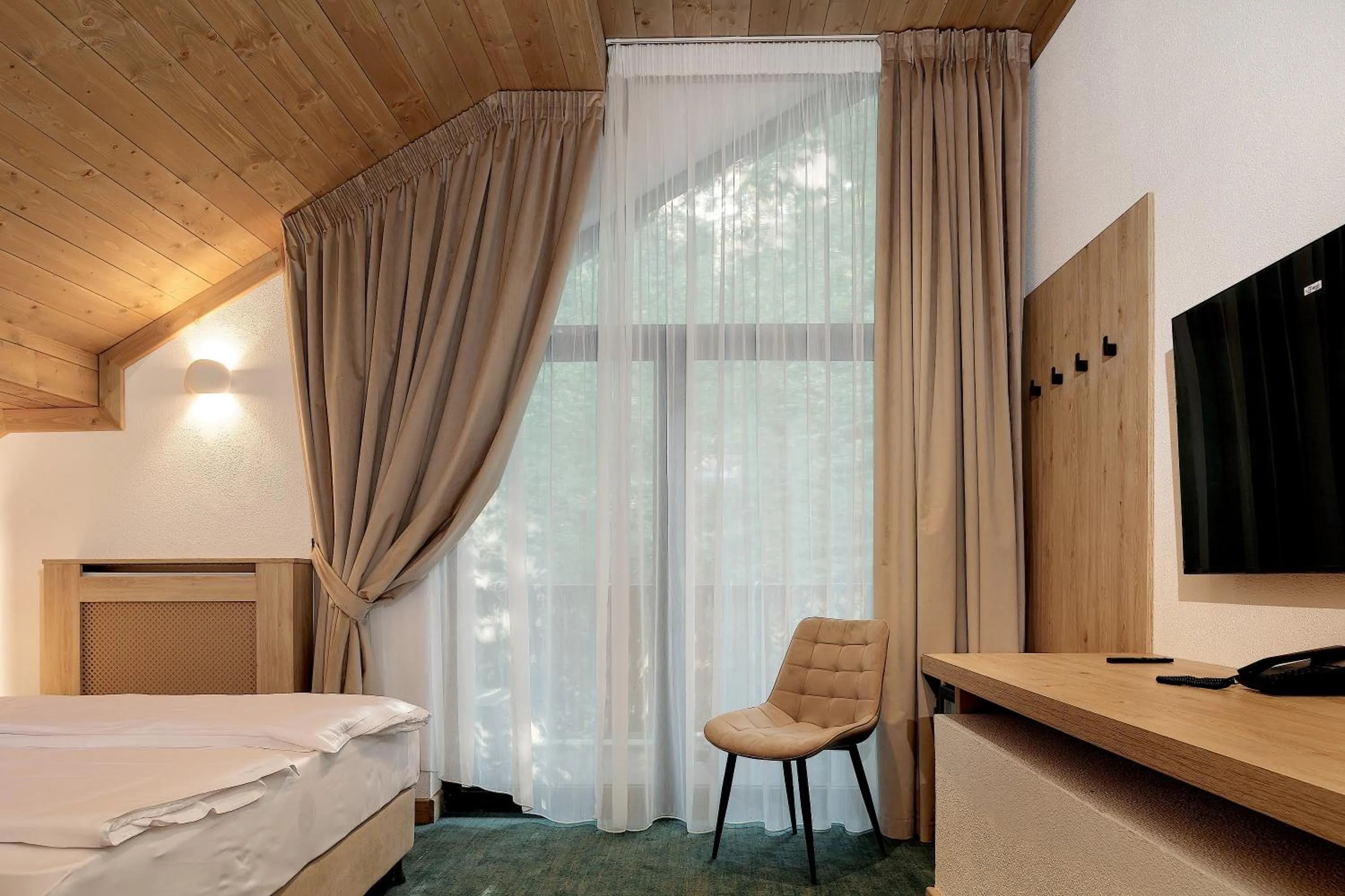 Photo of the whole room, Bed in Hotel Regal