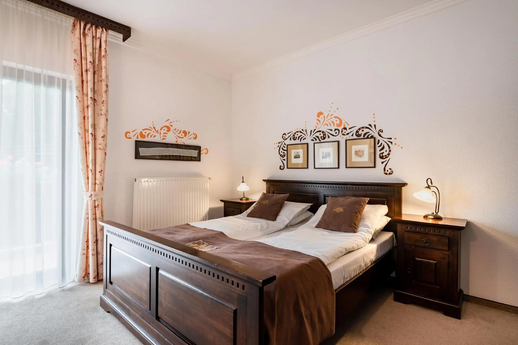 Bedroom, Bed in Hotel Regal