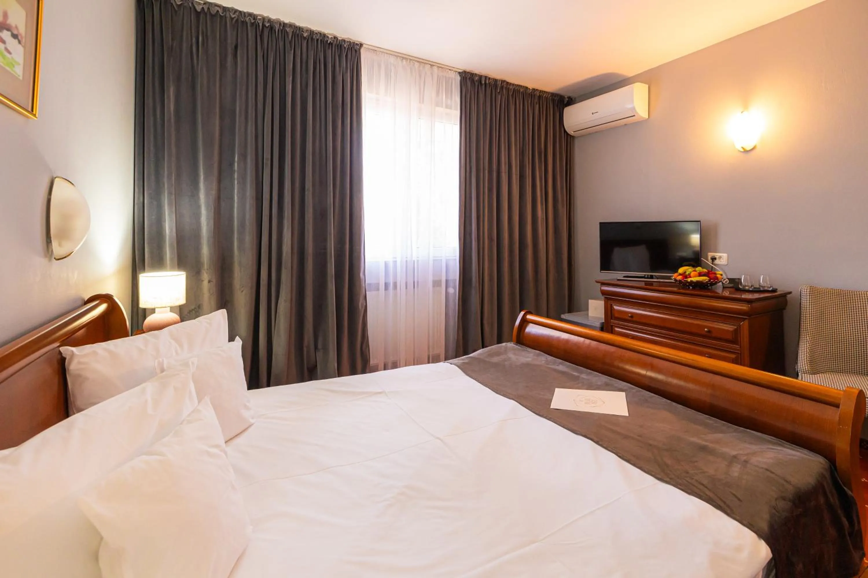 Bed in Hotel Brilliant Meseș