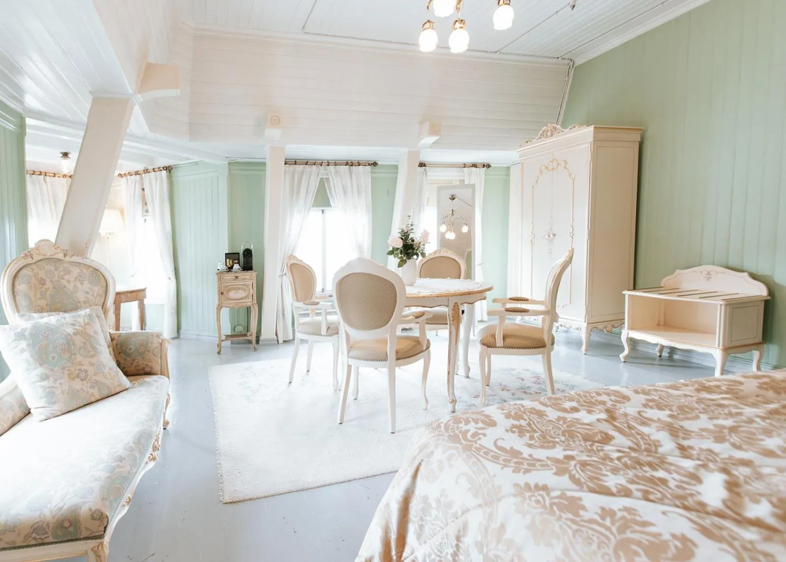 Bedroom in Bårdshaug Herregård