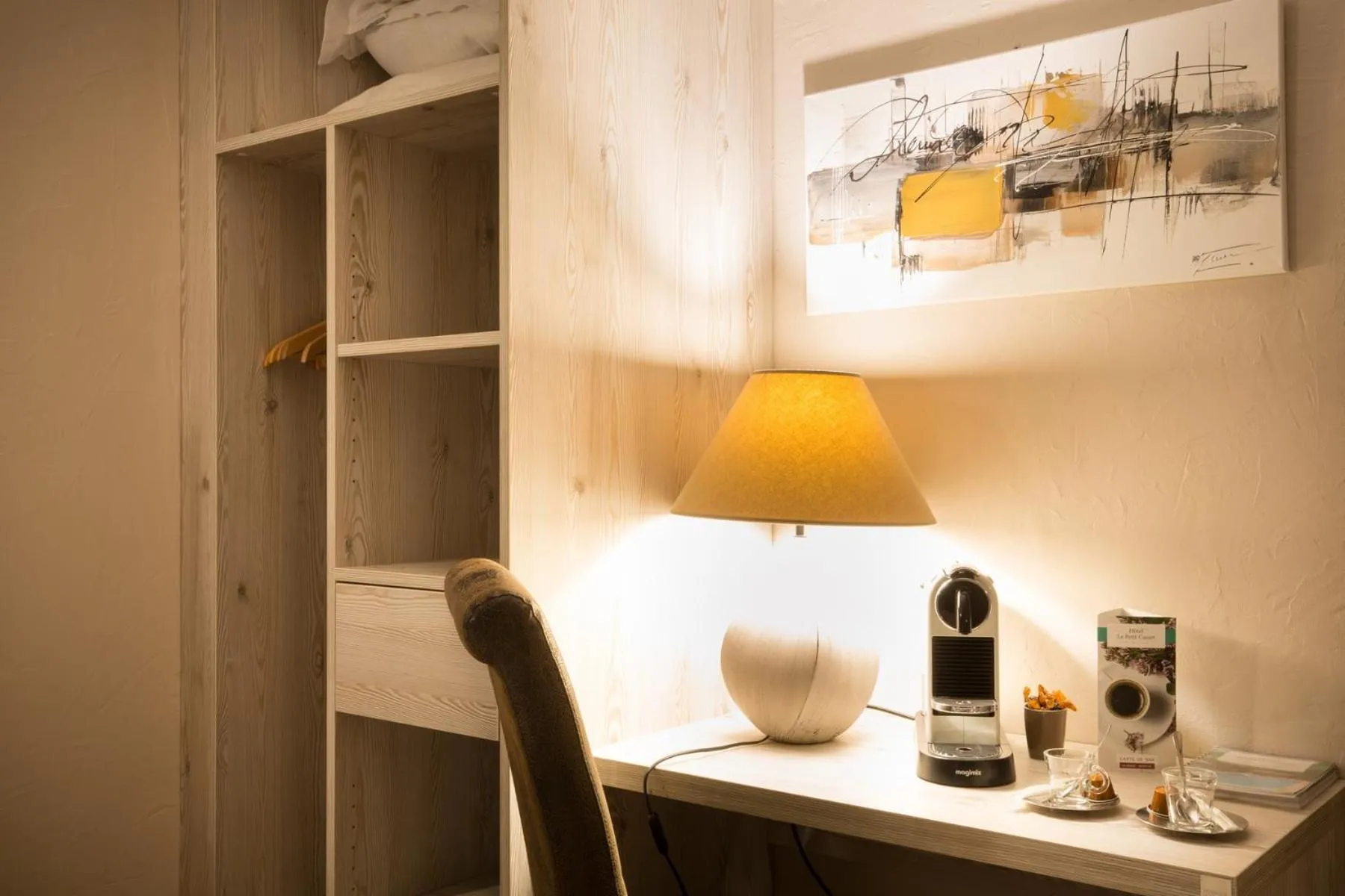 Coffee/tea facilities in Logis Hotel Le Petit Casset