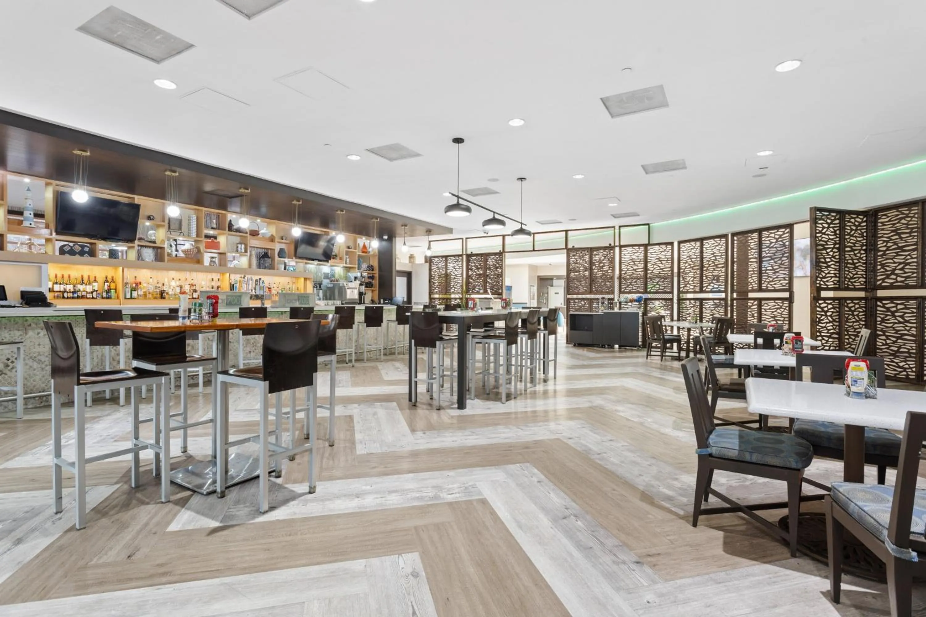 Restaurant/places to eat in Holiday Inn Tampa Westshore - Airport Area by IHG