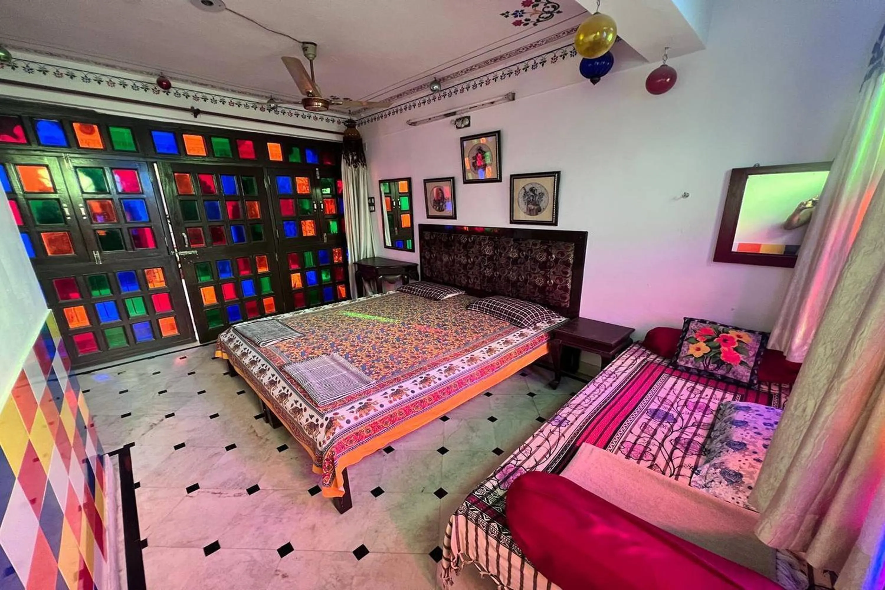 Bed in Nukkad Guest House Near Lake Pichola