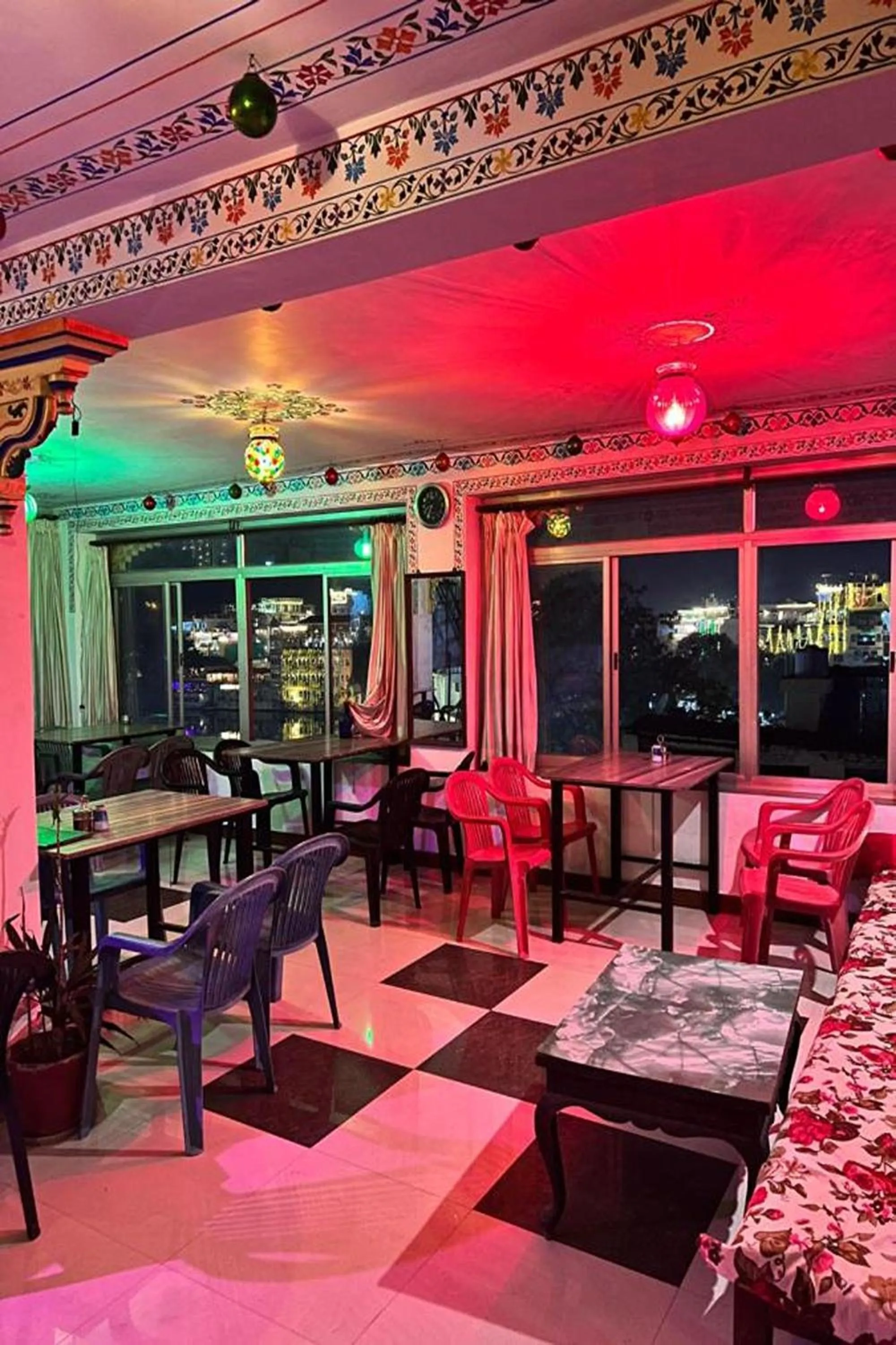 Restaurant/places to eat in Nukkad Guest House Near Lake Pichola