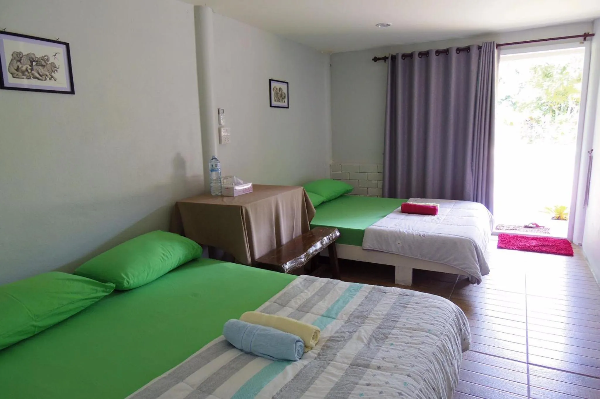 Photo of the whole room, Bed in Oui Kaew Homestay