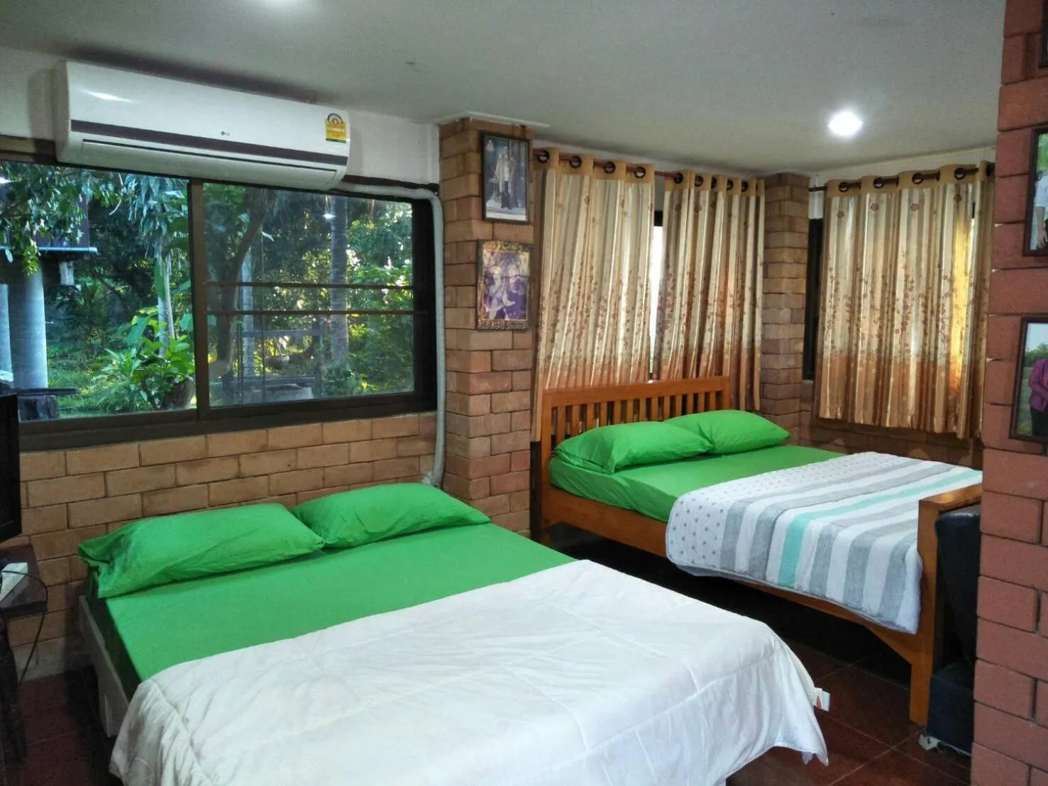 Photo of the whole room, Bed in Oui Kaew Homestay