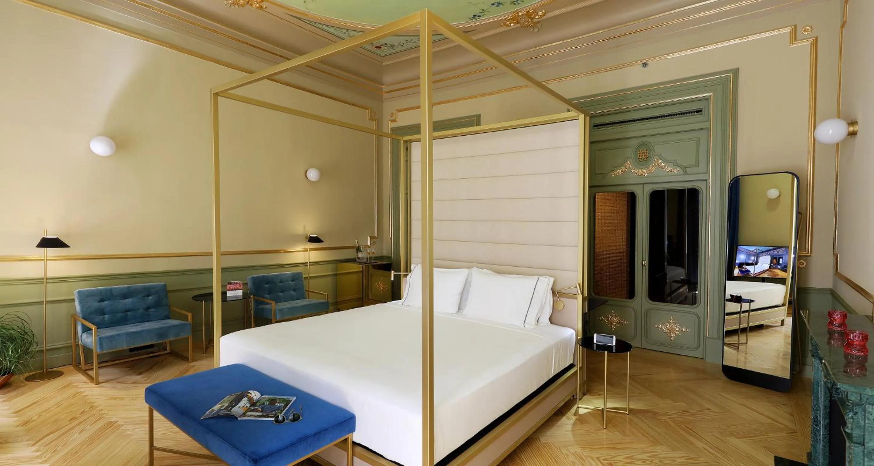 Bed in Axel Hotel Madrid - Adults Only