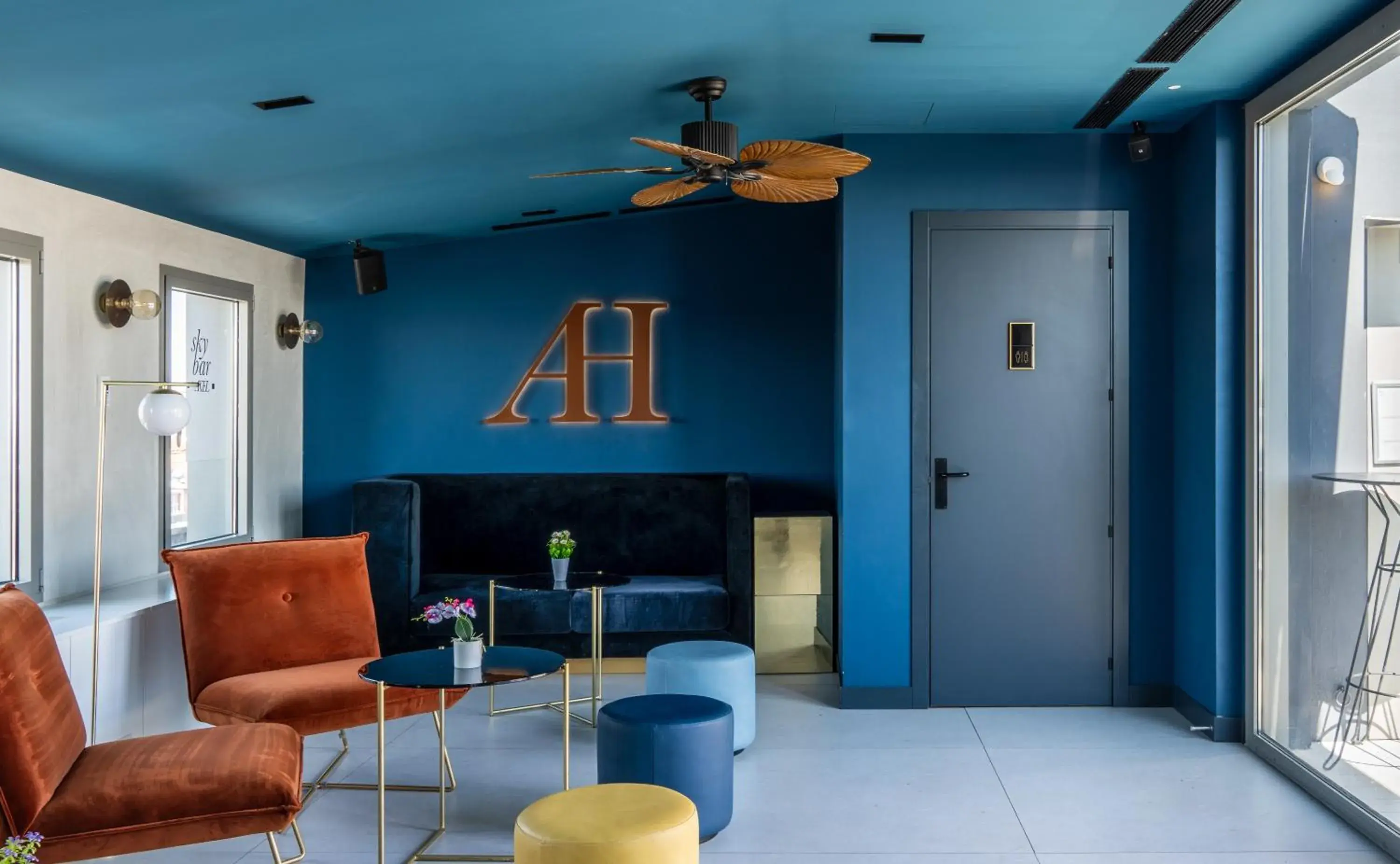 Lounge or bar in Axel Hotel Madrid - Adults Only Lounge or bar in Axel Hotel Madrid - Adults Only