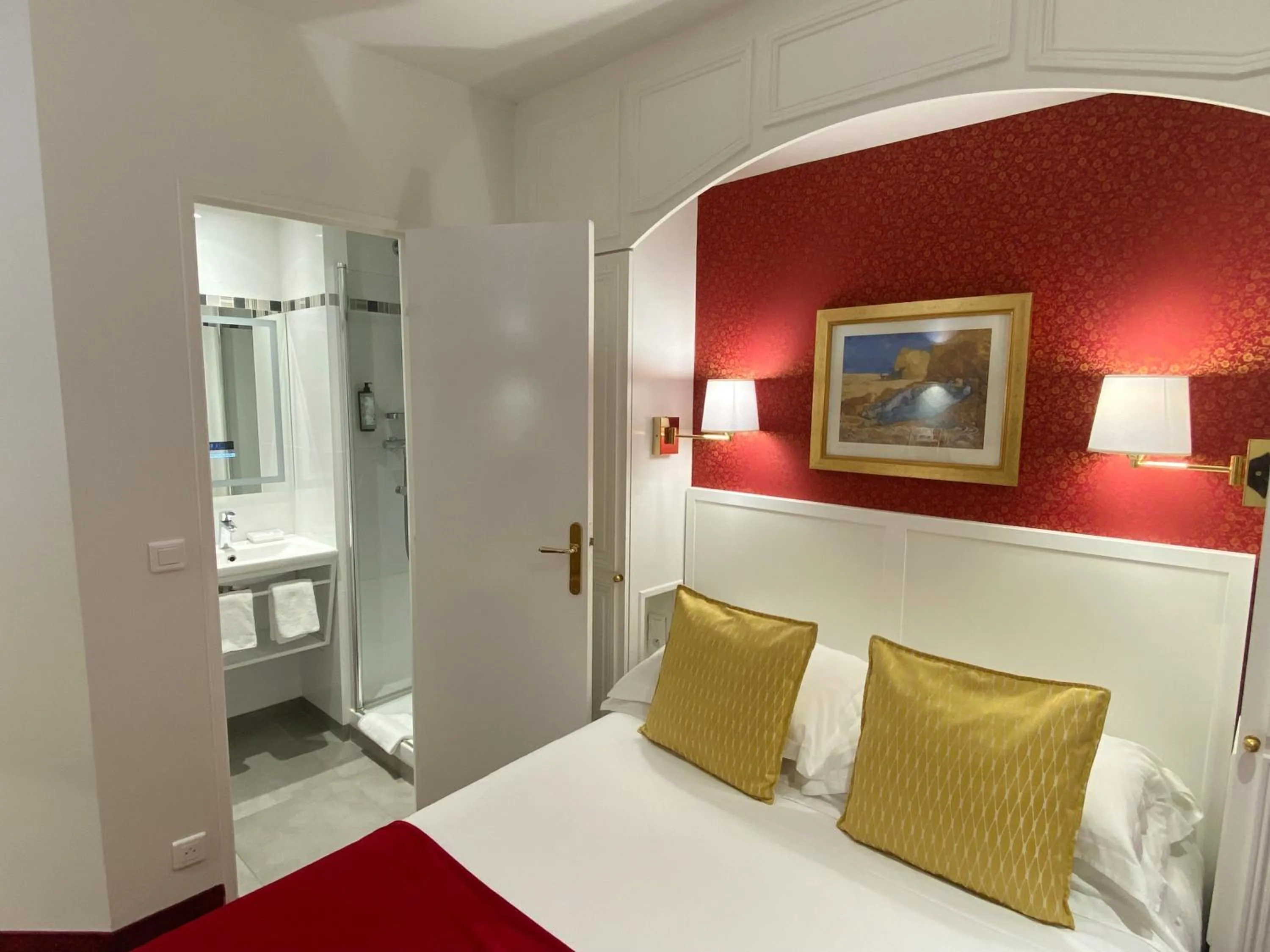 Shower, Bed in Austin's Saint Lazare Hotel