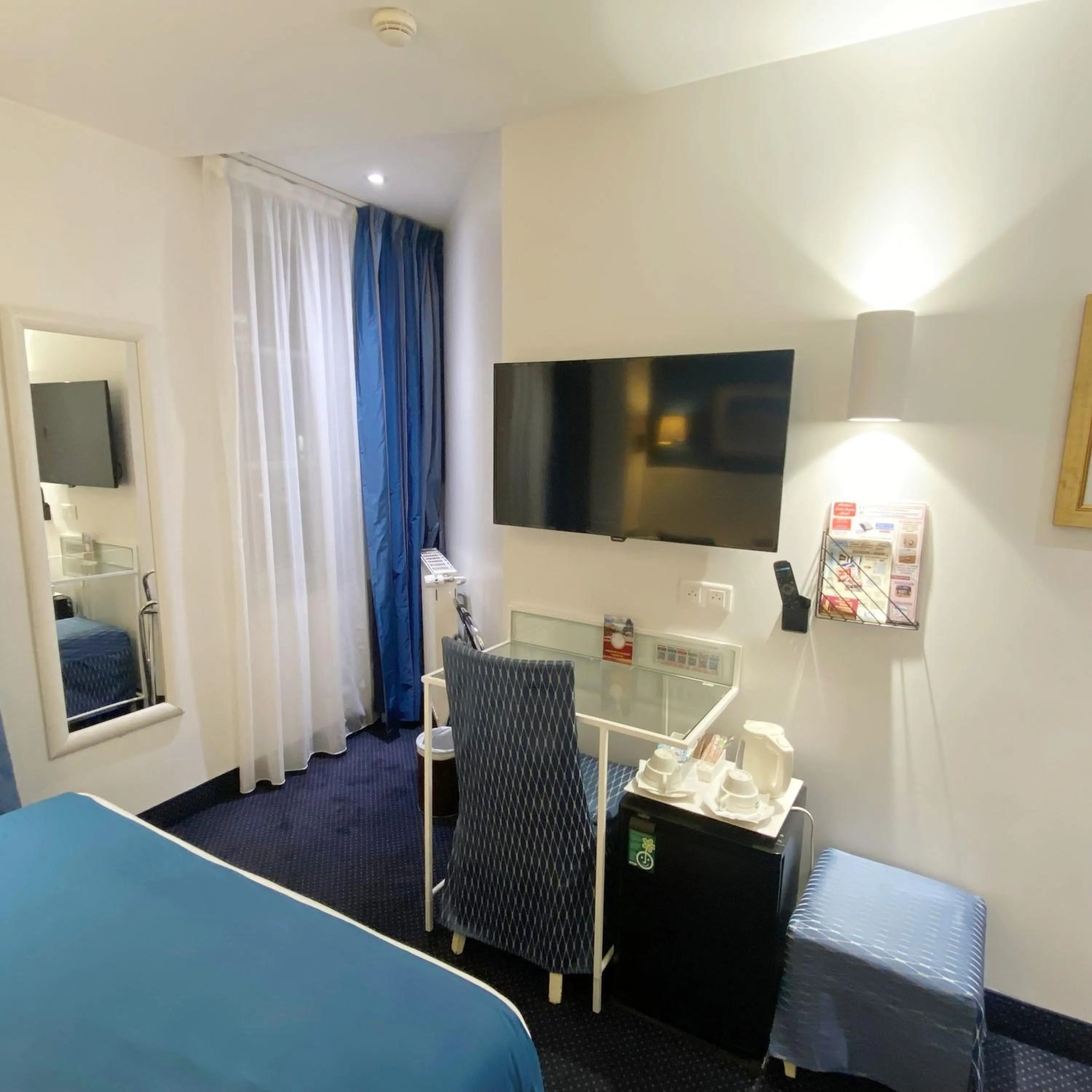 Seating area, Bed in Austin's Saint Lazare Hotel