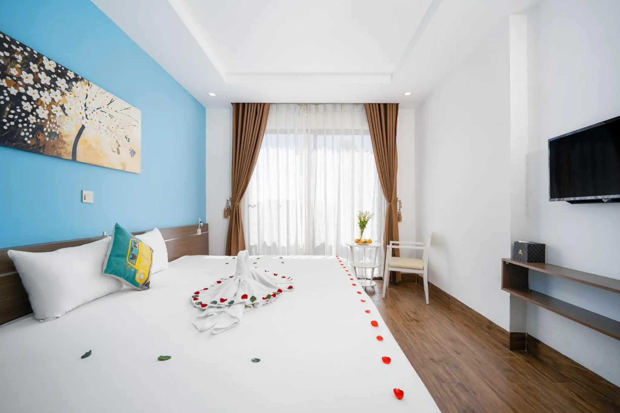 Communal lounge/ TV room, Bed in Raon Danang Beach - STAY 24H