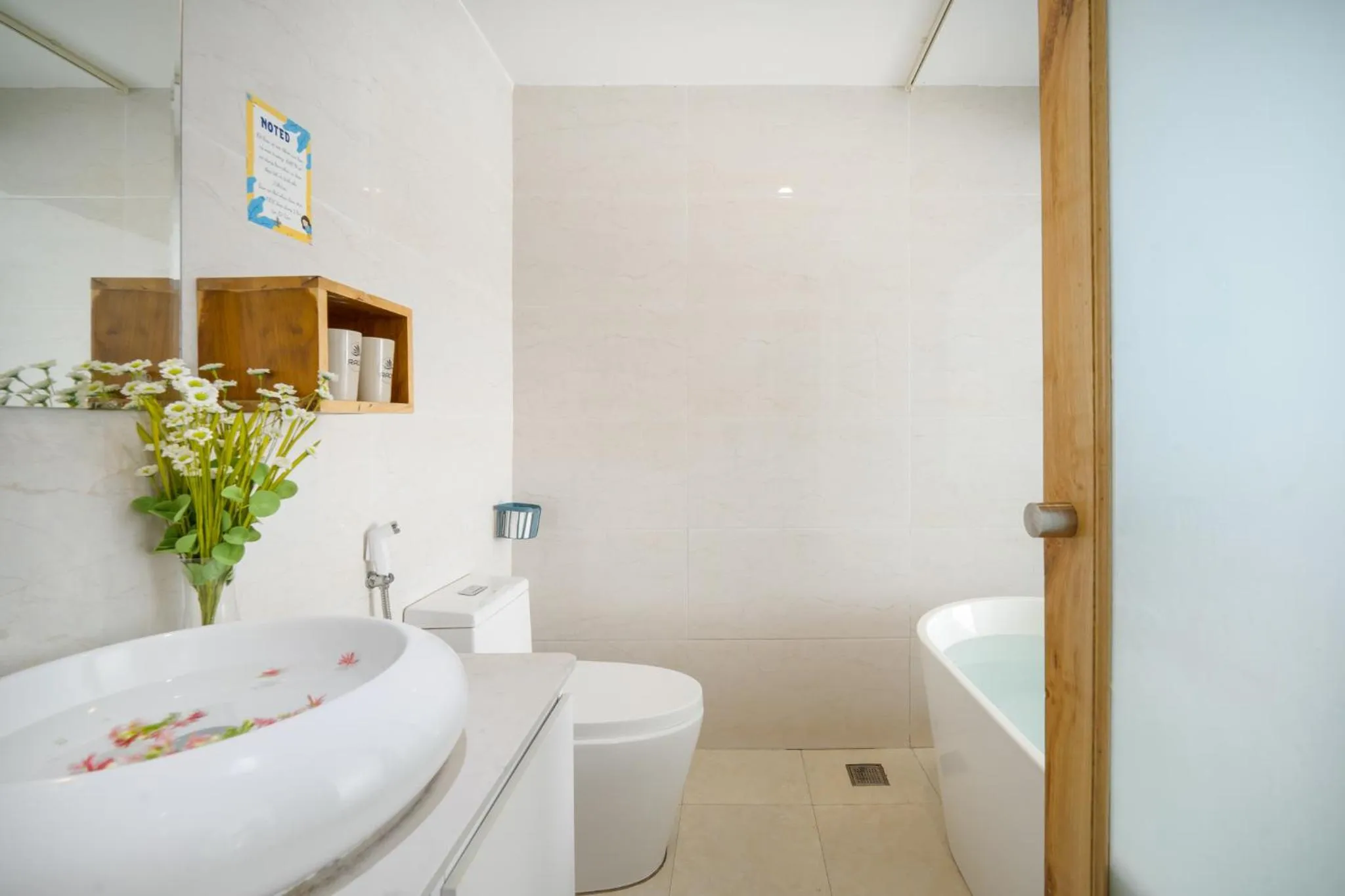 Toilet in Raon Danang Beach - STAY 24H