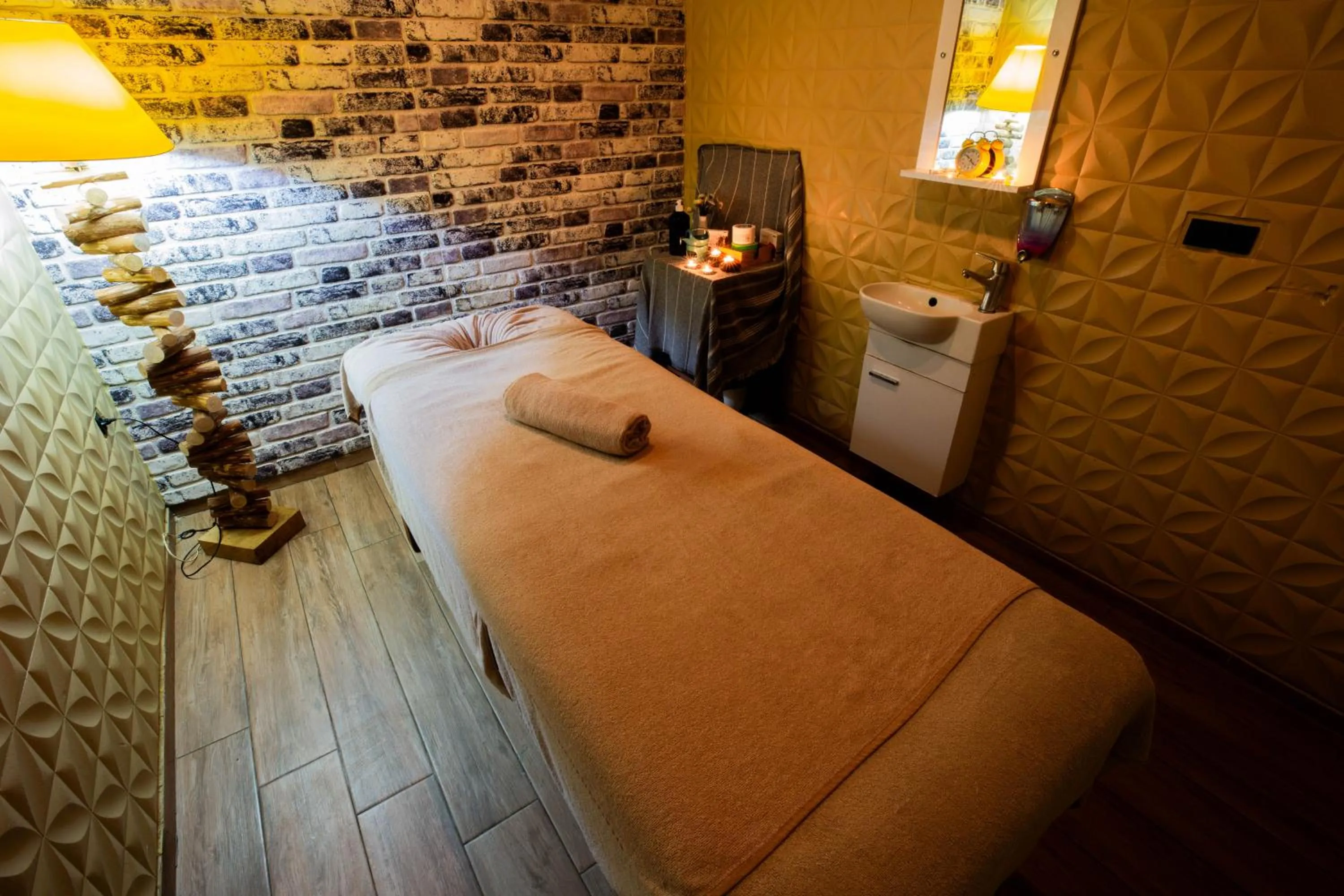 Massage, Bed in Karpalas City Hotel & Spa