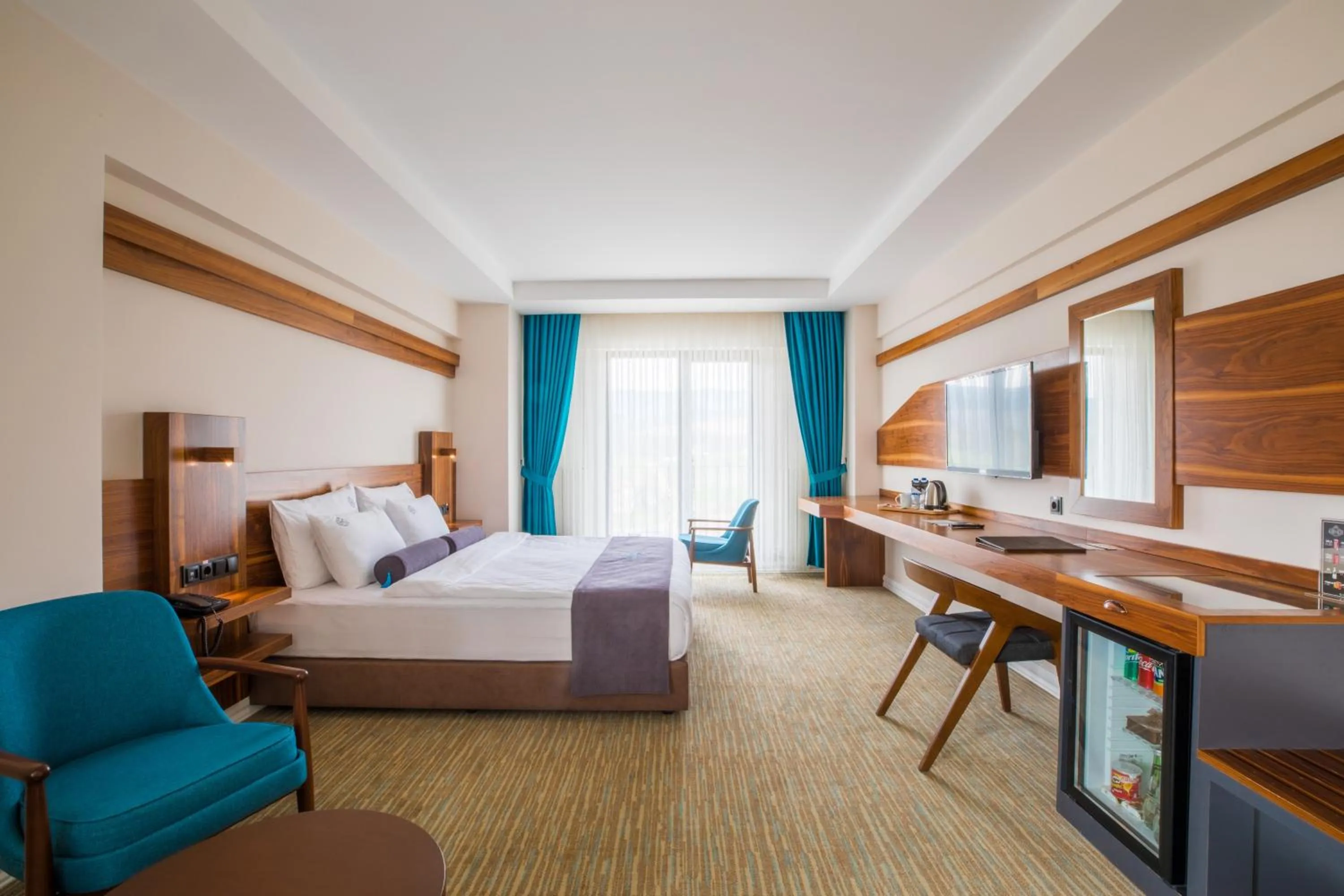 Photo of the whole room, Bed in Karpalas City Hotel & Spa