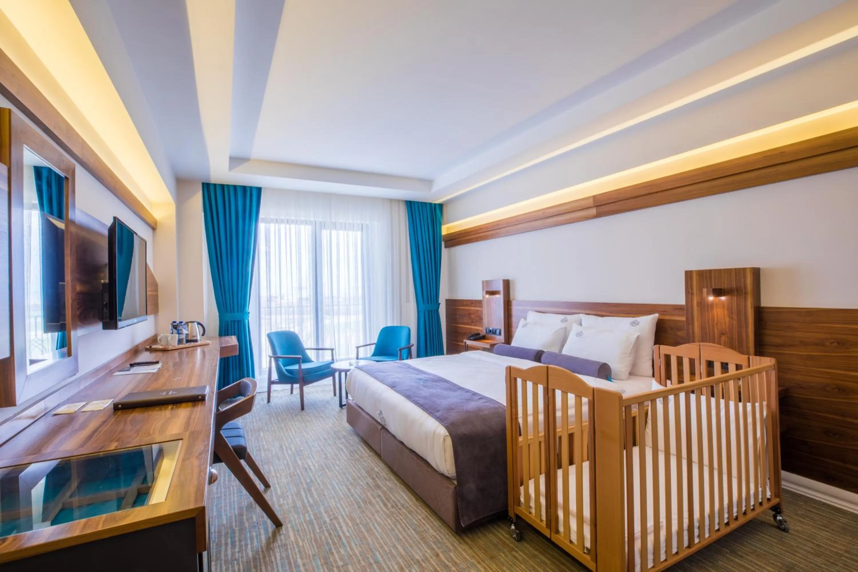 Bed in Karpalas City Hotel & Spa