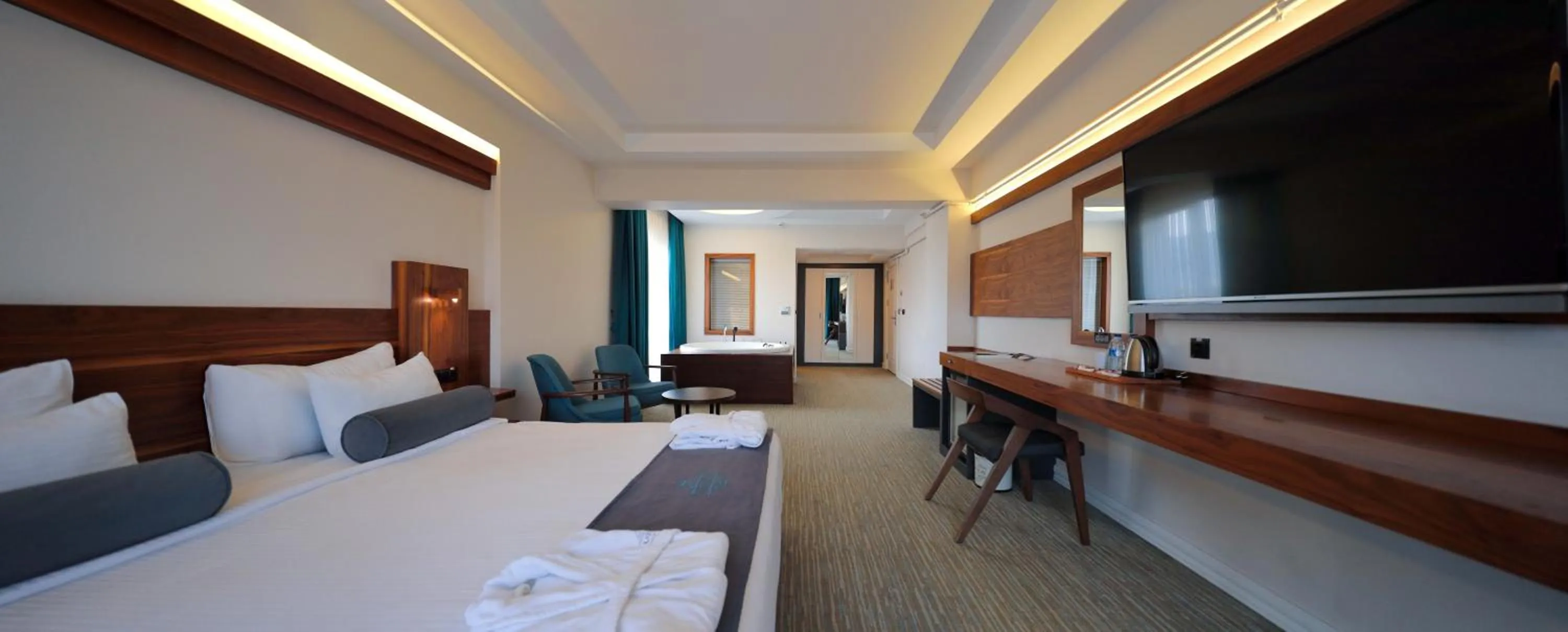 Bed in Karpalas City Hotel & Spa