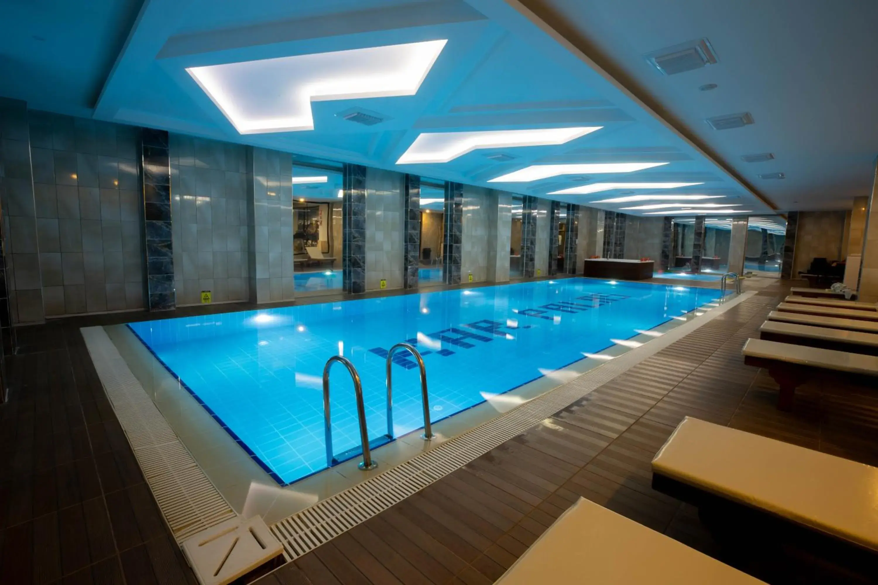 Swimming pool in Karpalas City Hotel & Spa Swimming pool in Karpalas City Hotel & Spa