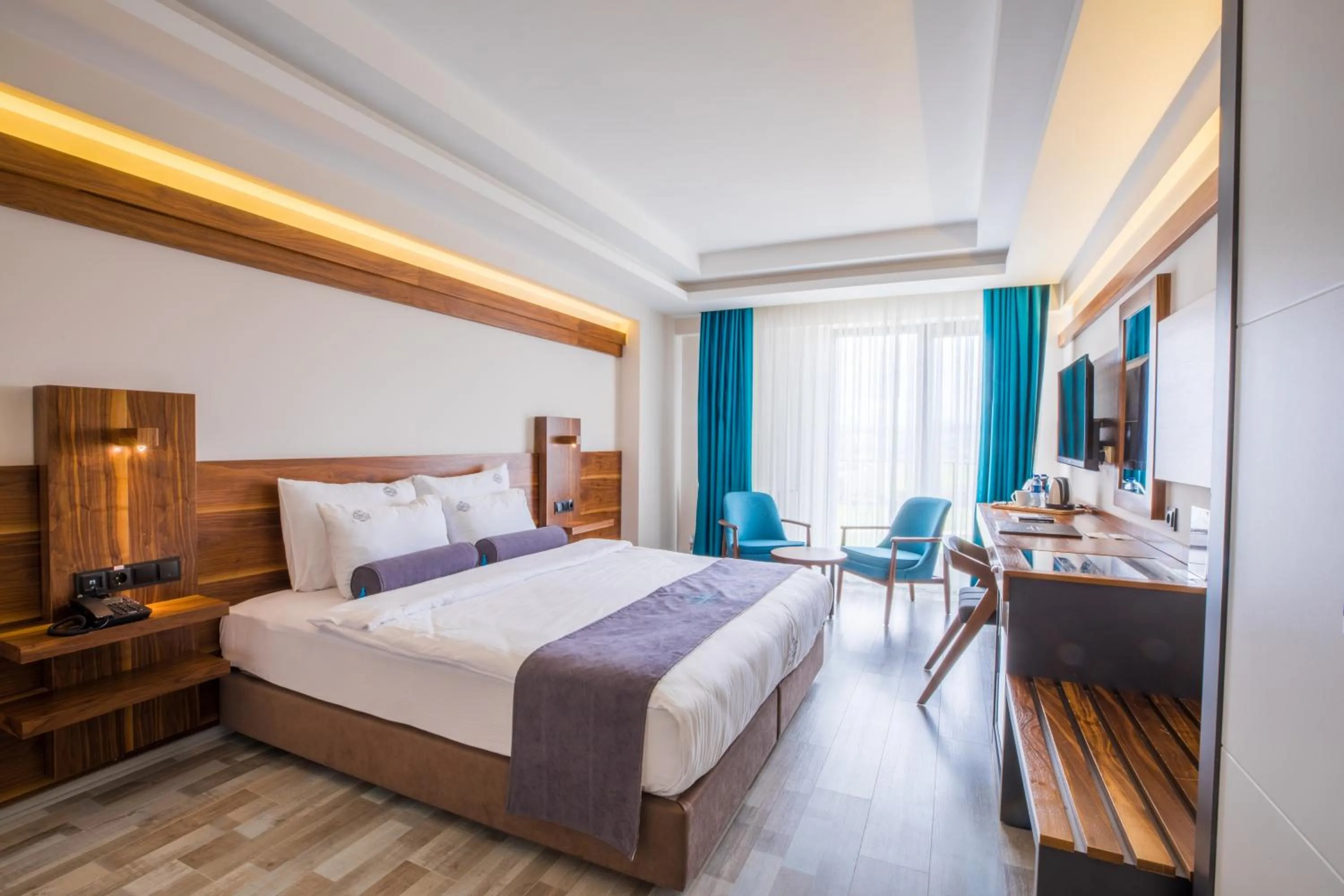 Bed in Karpalas City Hotel & Spa