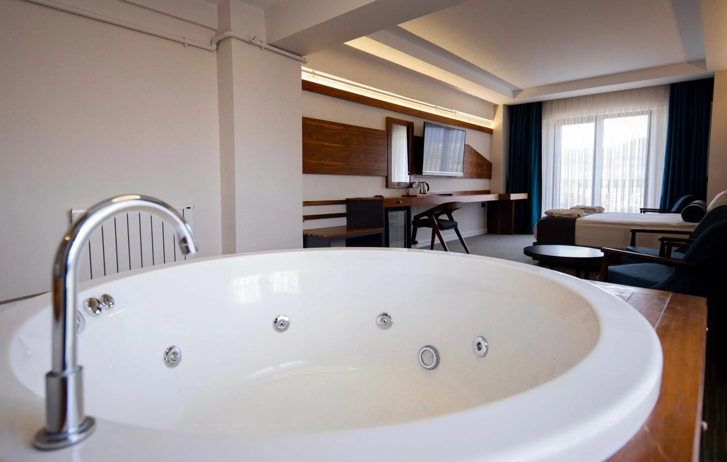 Hot Tub in Karpalas City Hotel & Spa