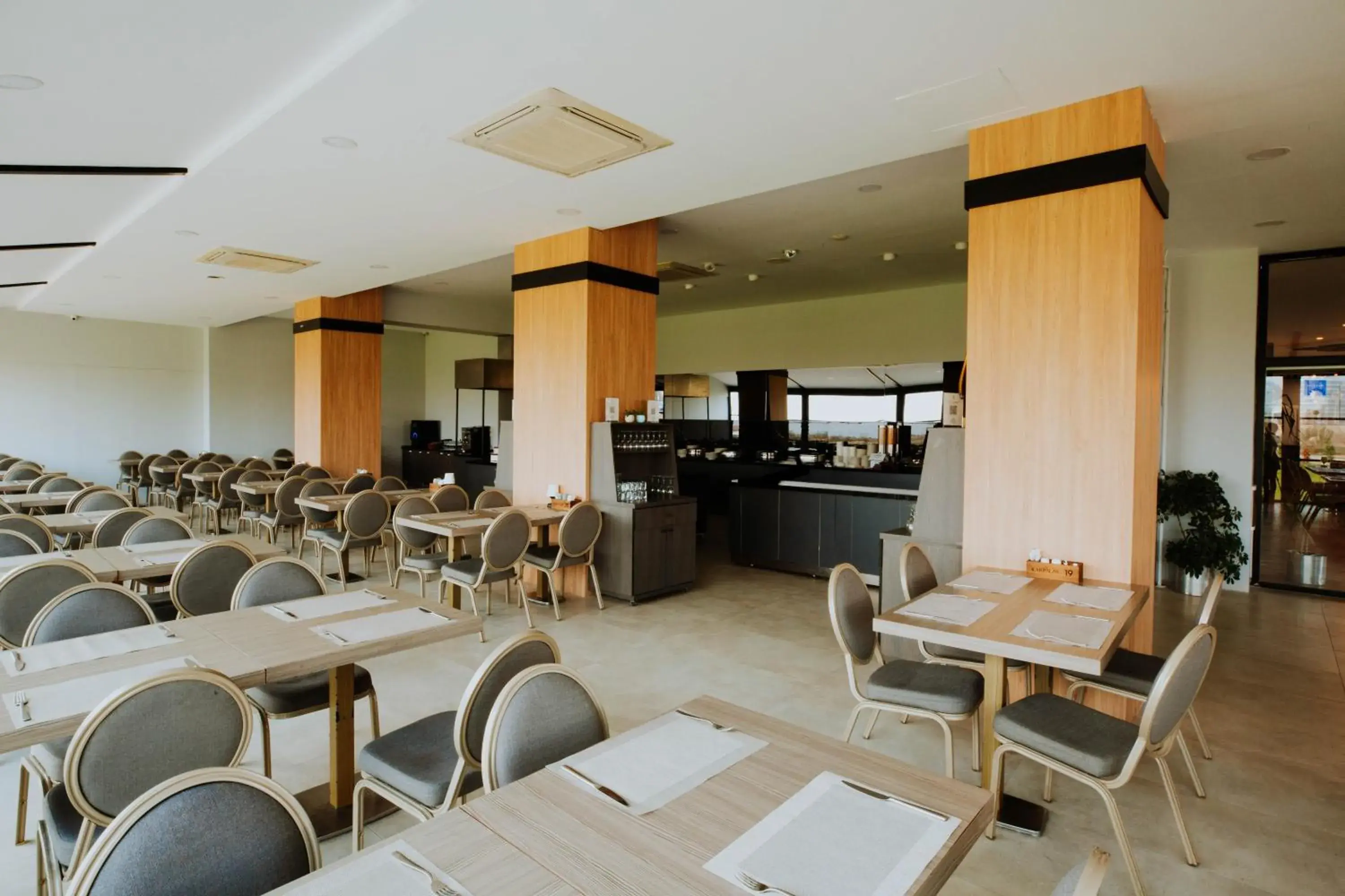 Restaurant/places to eat in Karpalas City Hotel & Spa Restaurant/places to eat in Karpalas City Hotel & Spa
