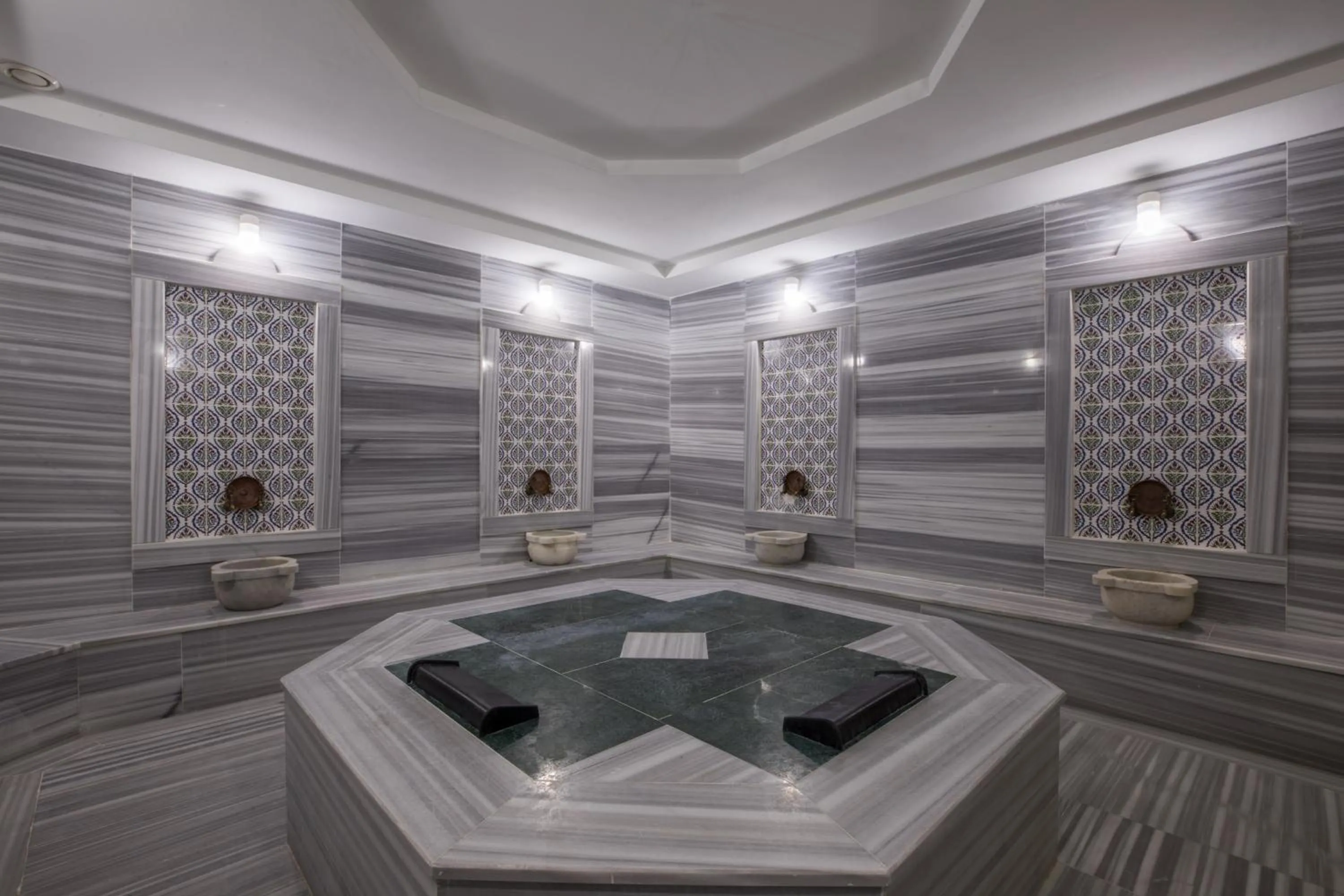 Spa and wellness centre/facilities in Karpalas City Hotel & Spa