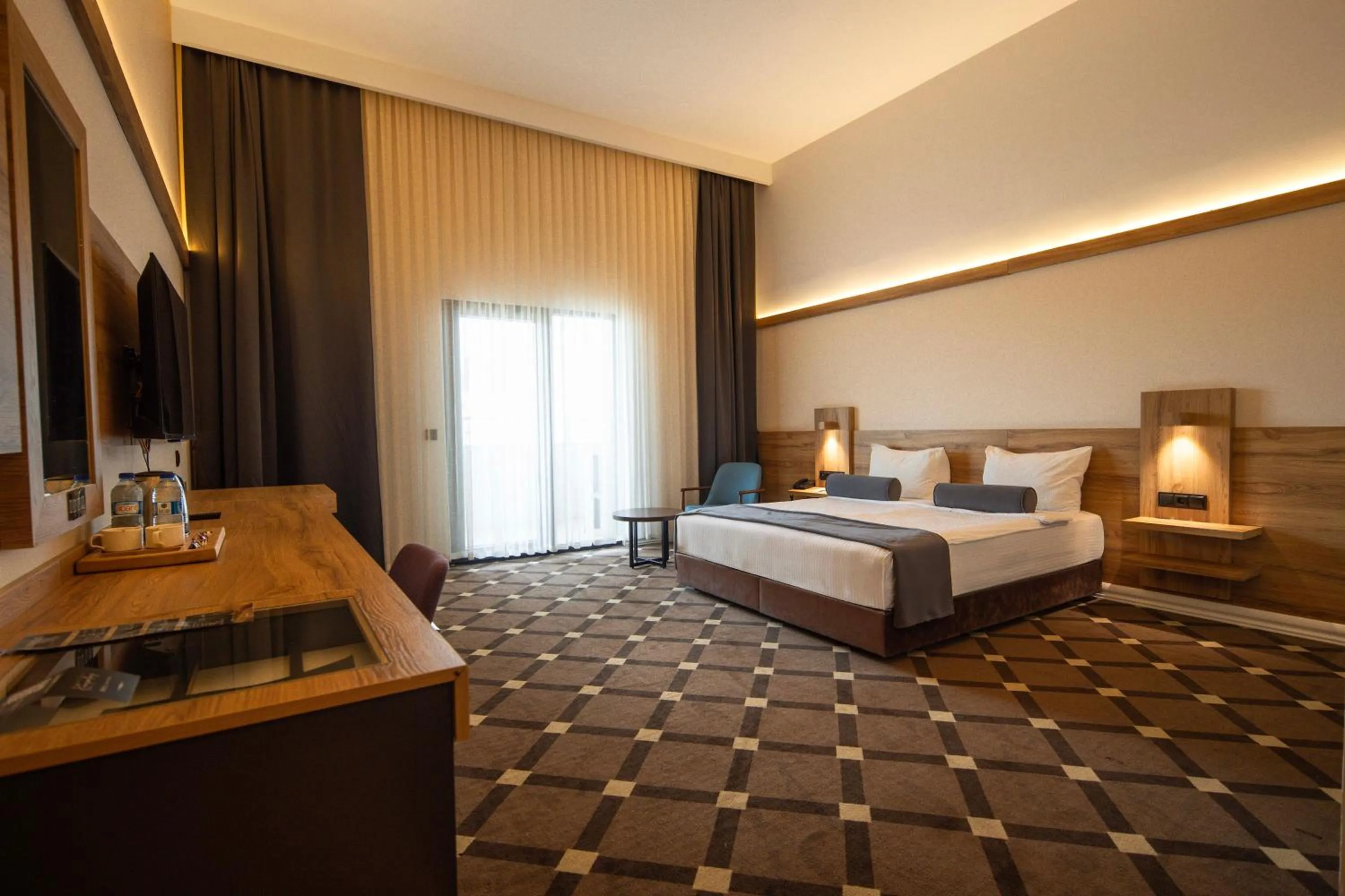 Photo of the whole room, Bed in Karpalas City Hotel & Spa