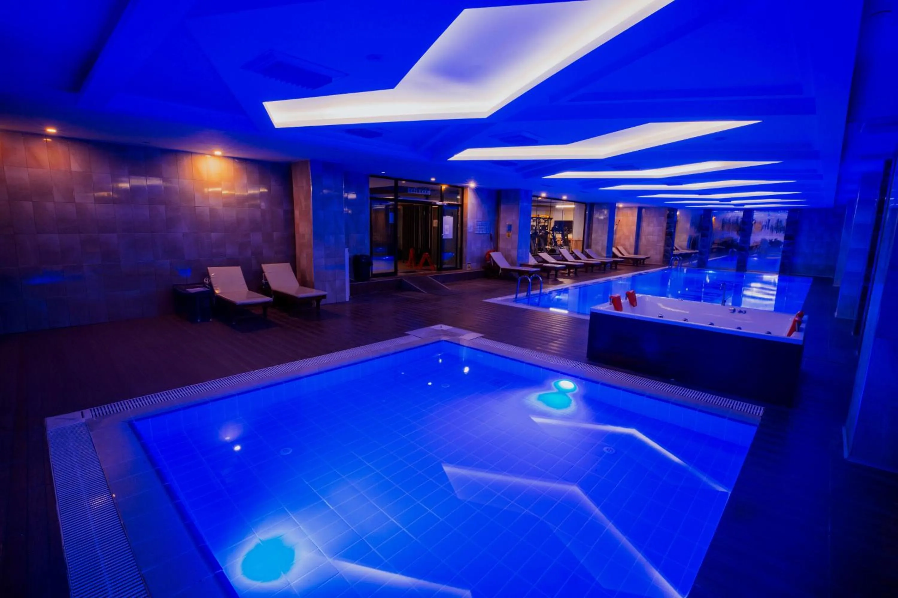 Swimming pool in Karpalas City Hotel & Spa