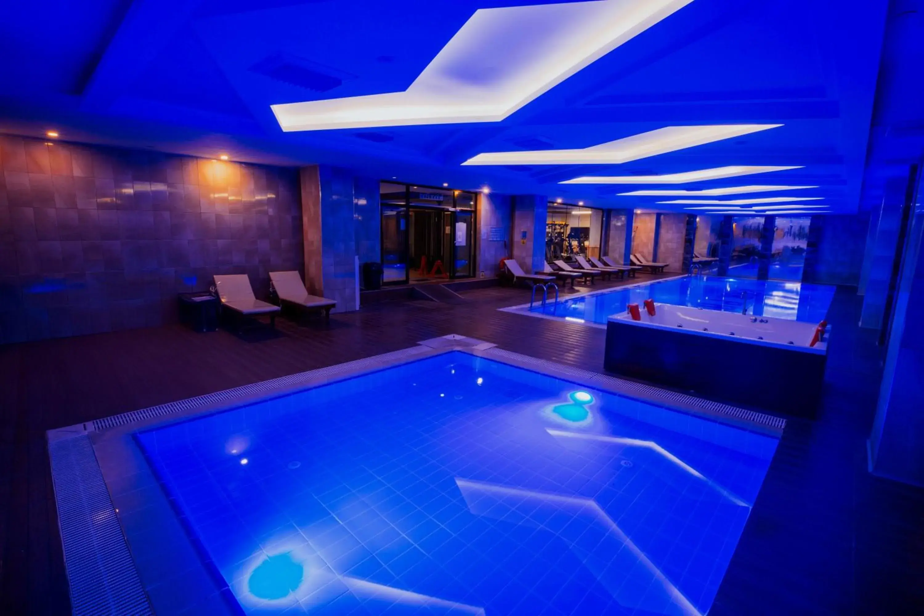 Swimming pool in Karpalas City Hotel & Spa Swimming pool in Karpalas City Hotel & Spa