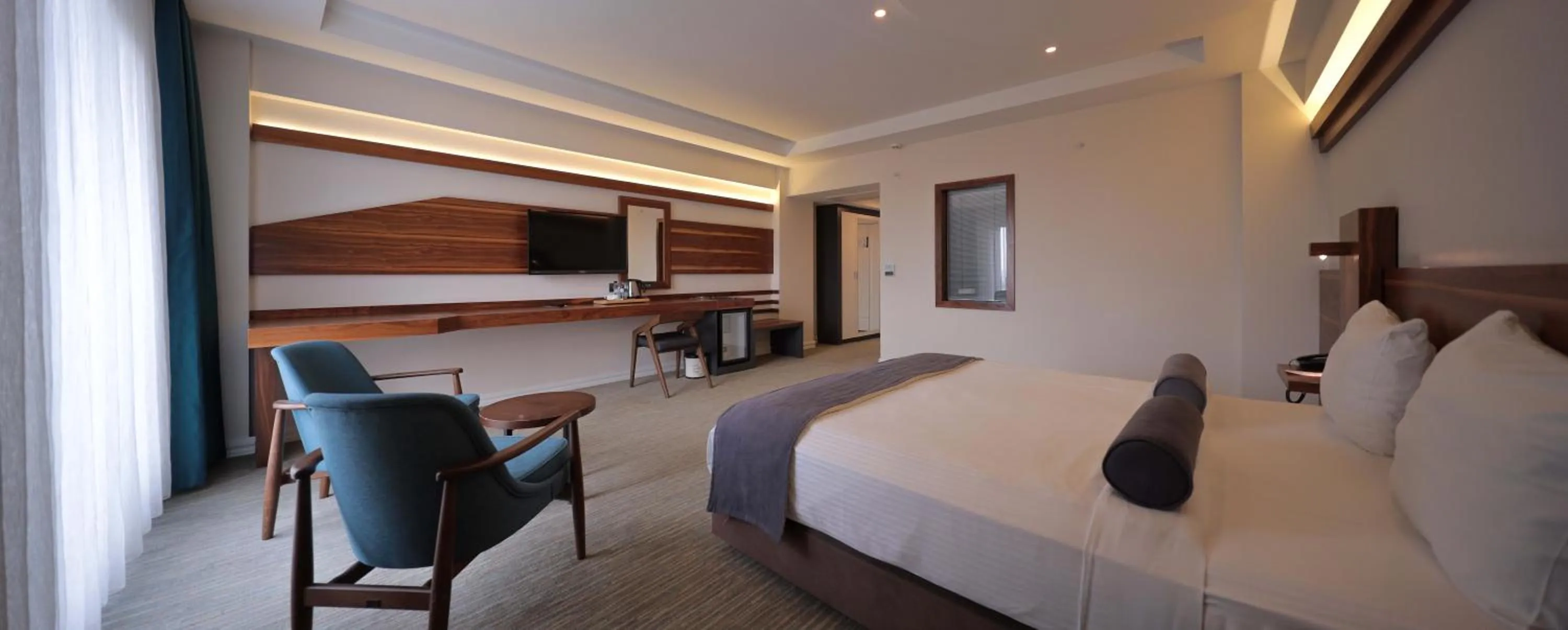 Bed in Karpalas City Hotel & Spa