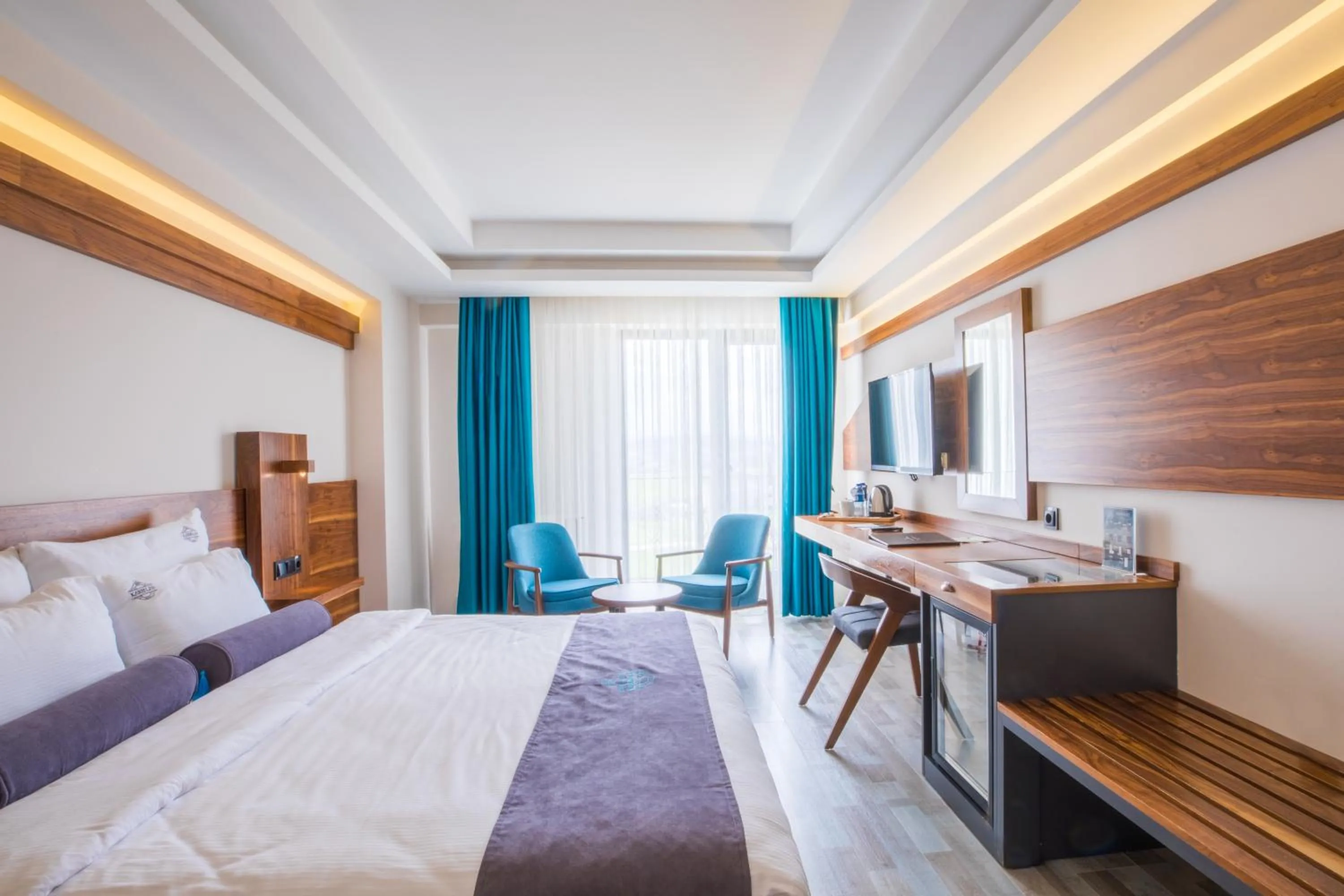 Photo of the whole room, Bed in Karpalas City Hotel & Spa