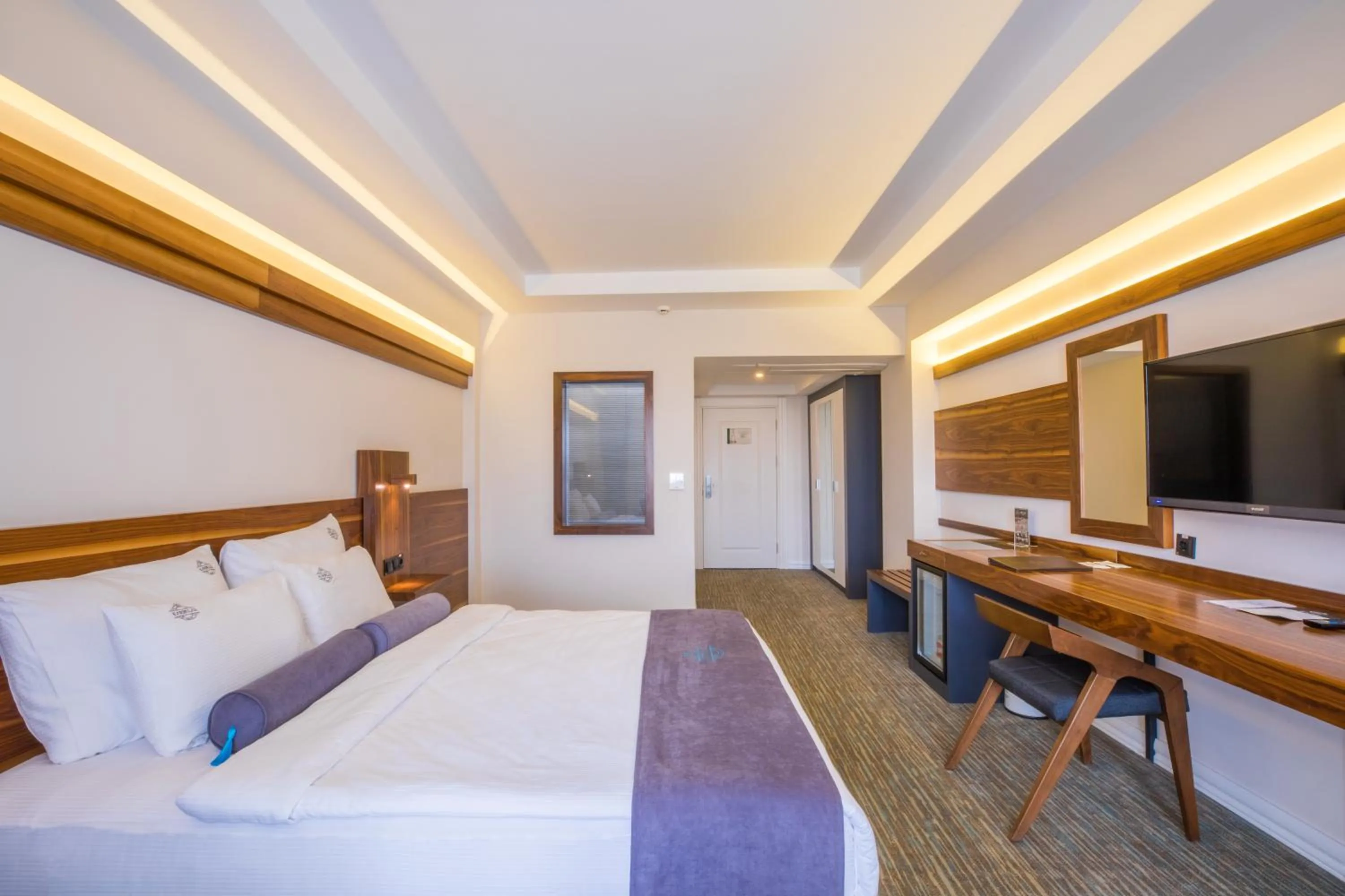 Bed in Karpalas City Hotel & Spa