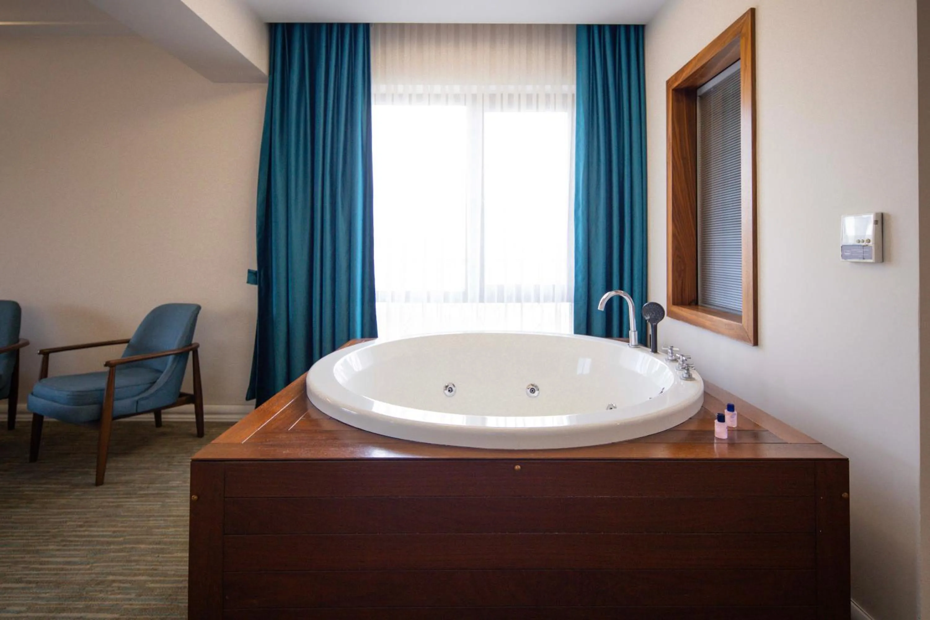 Hot Tub in Karpalas City Hotel & Spa