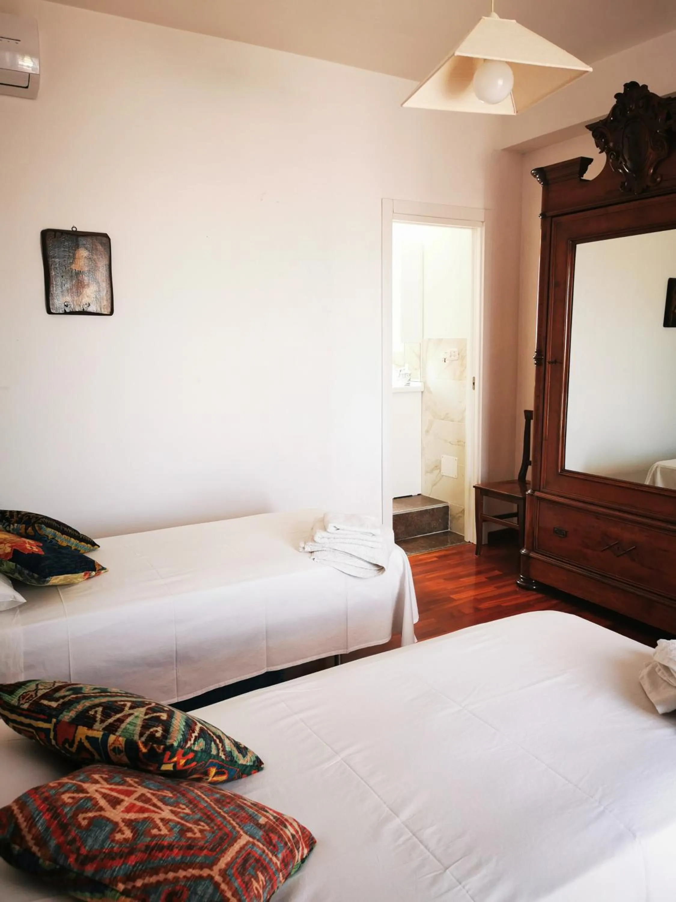 Bedroom, Bed in La Ginestra
