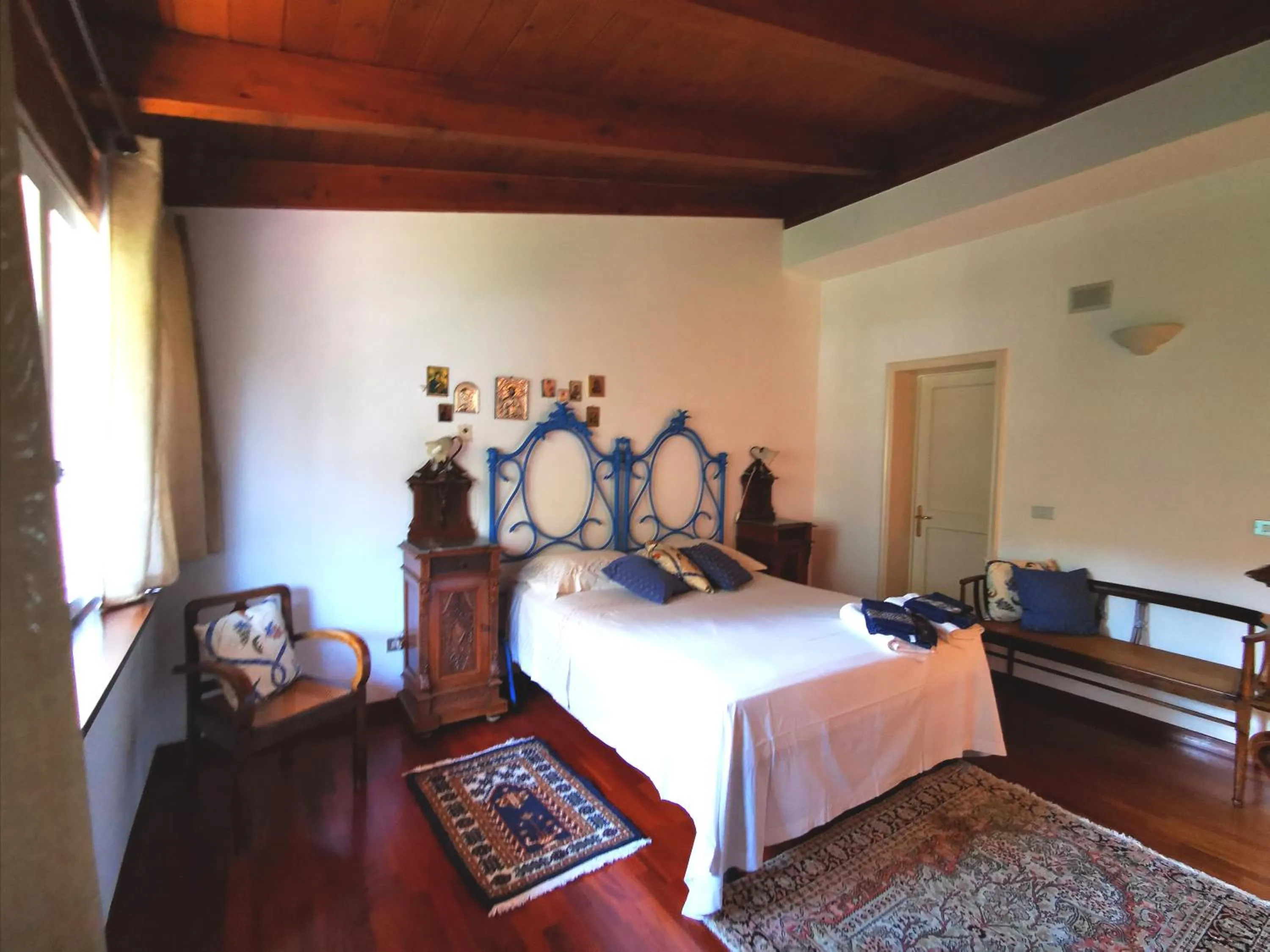 Bedroom, Bed in La Ginestra
