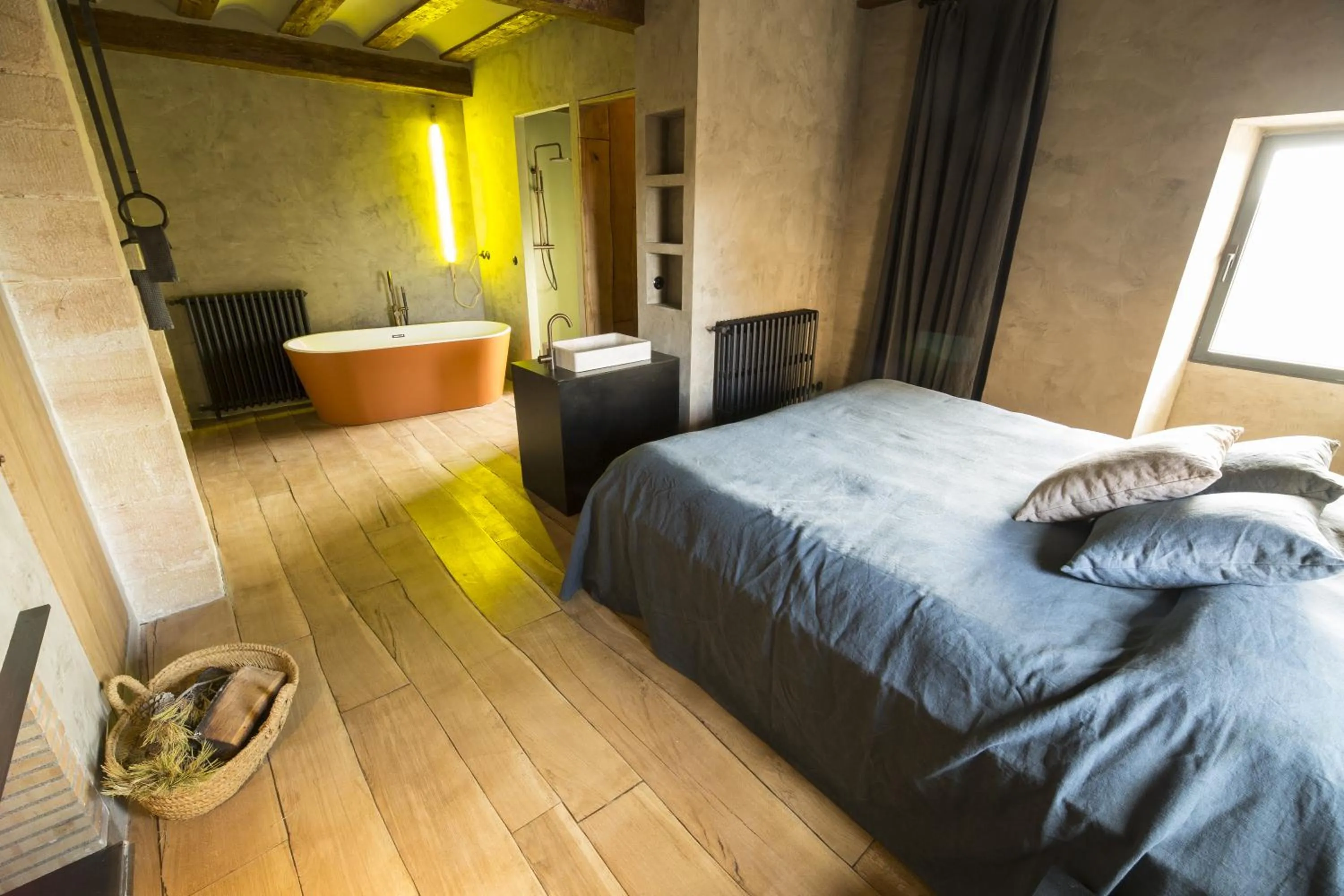 Toilet, Bed in Consolación