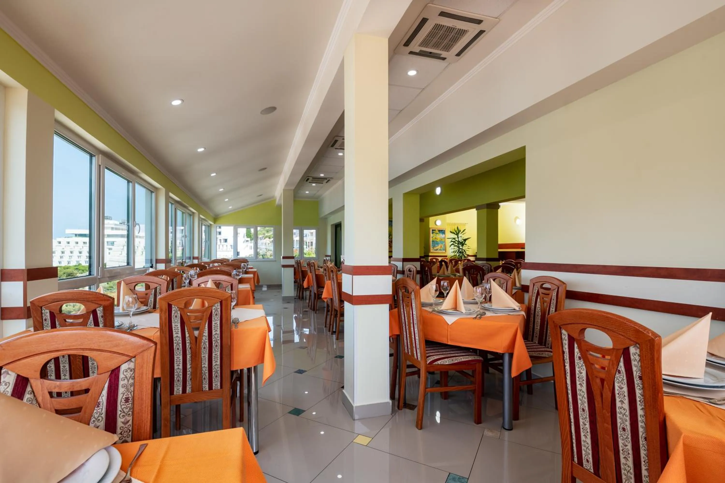 Restaurant/places to eat in Hotel Adria