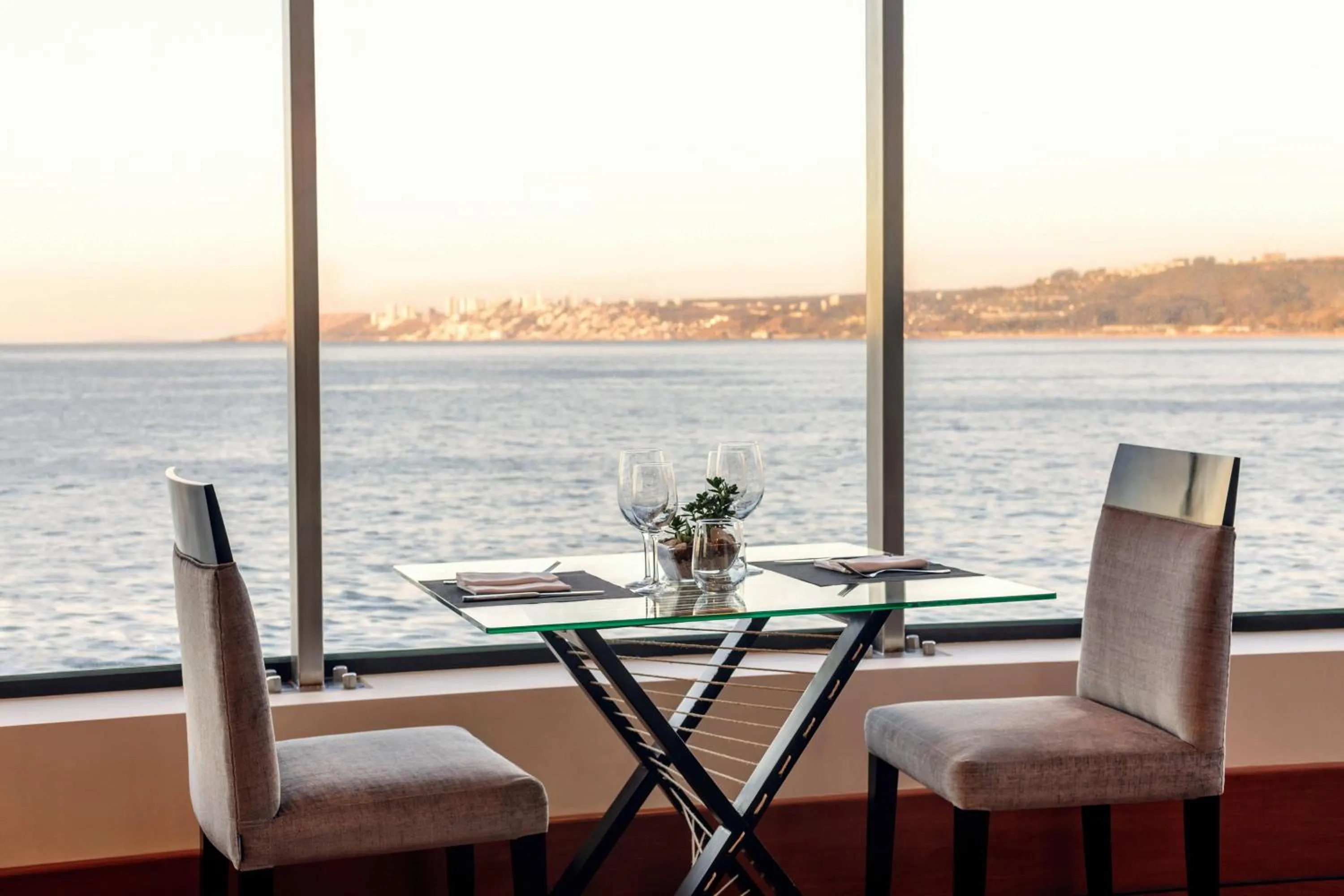 Restaurant/places to eat in Sheraton Miramar Hotel & Convention Center