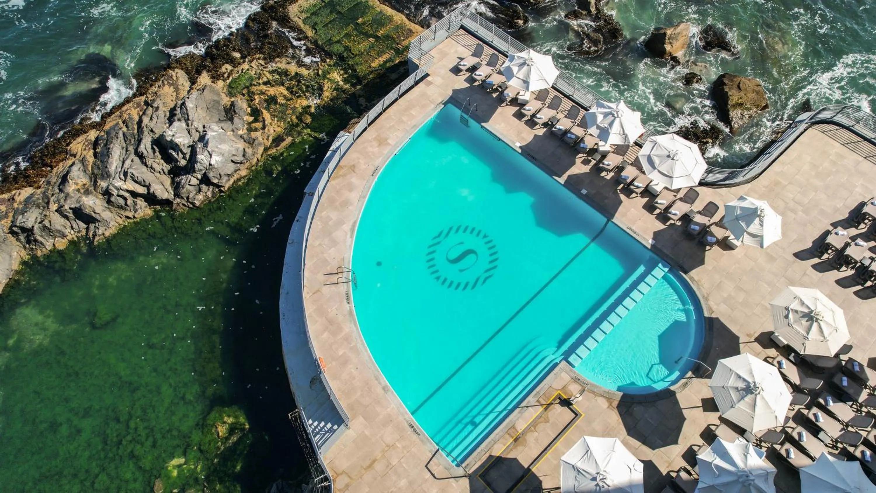 Swimming pool in Sheraton Miramar Hotel & Convention Center