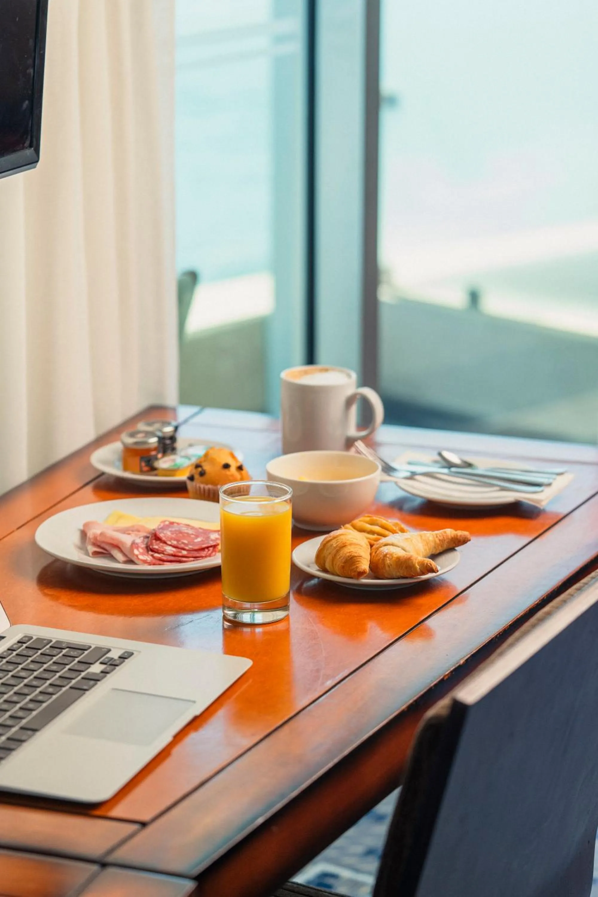 room service in Sheraton Miramar Hotel & Convention Center