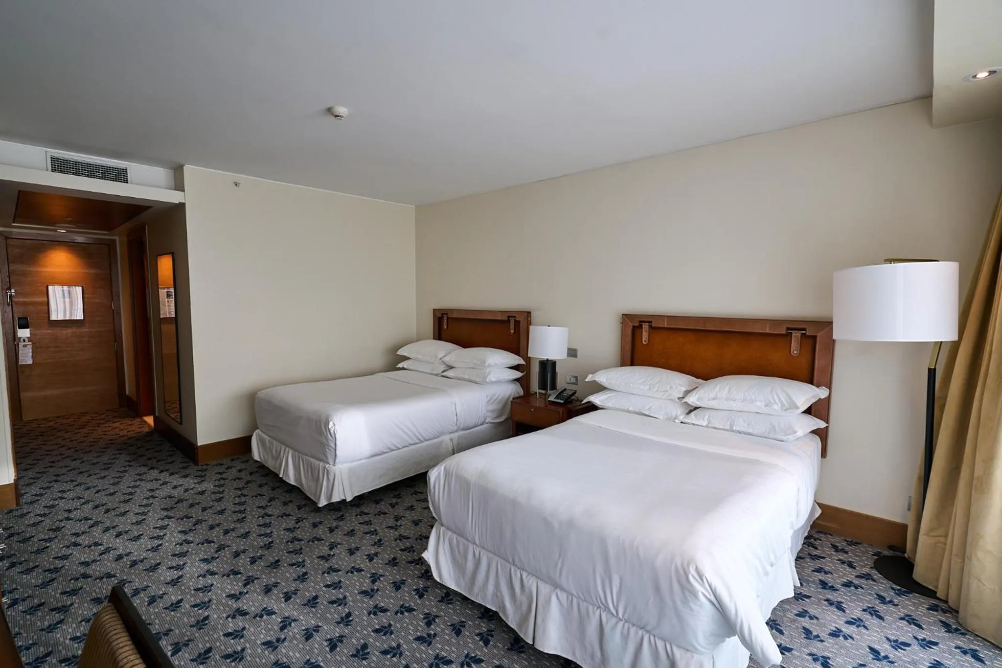 View (from property/room), Bed in Sheraton Miramar Hotel & Convention Center