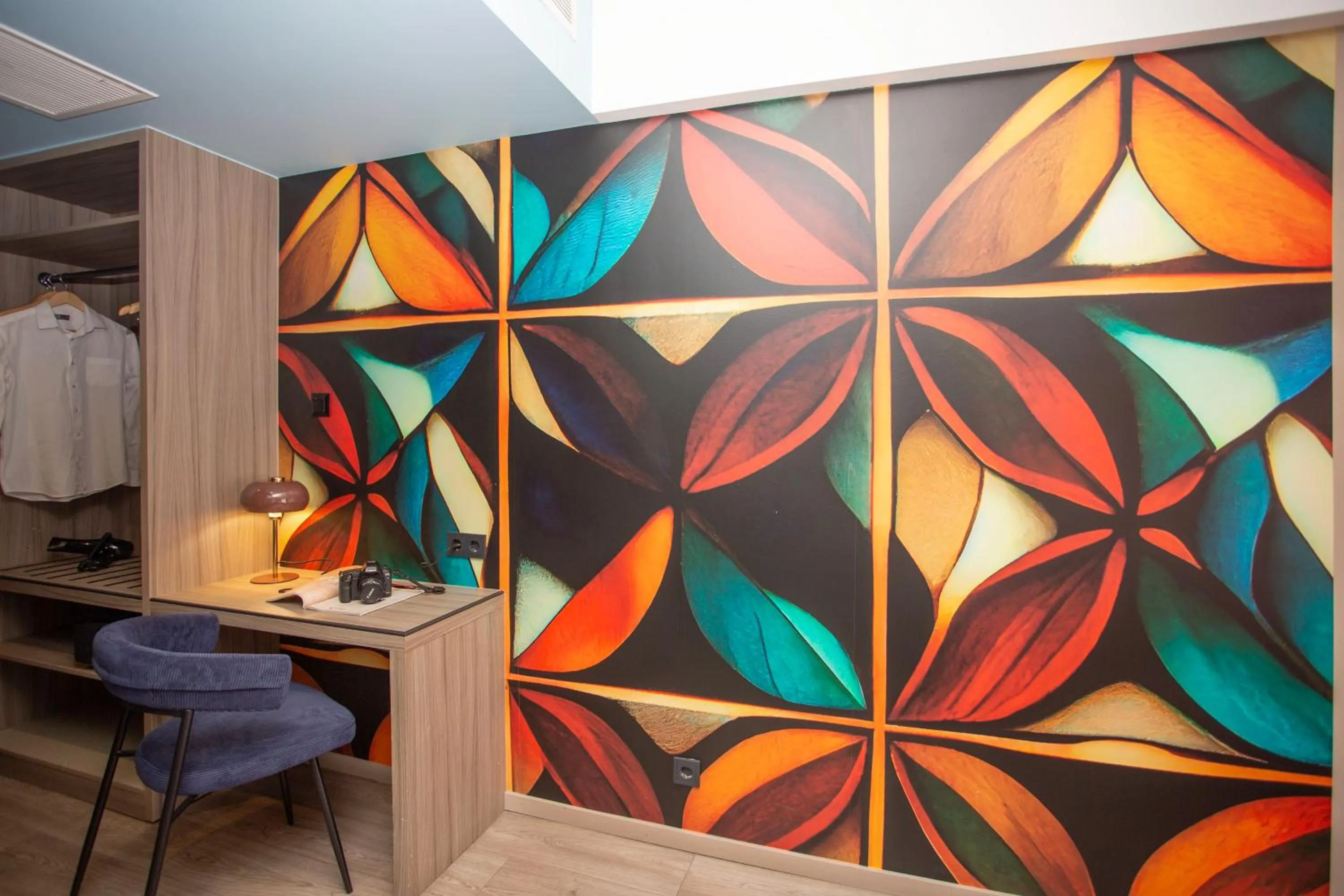 Photo of the whole room in Casual Kubic Athens