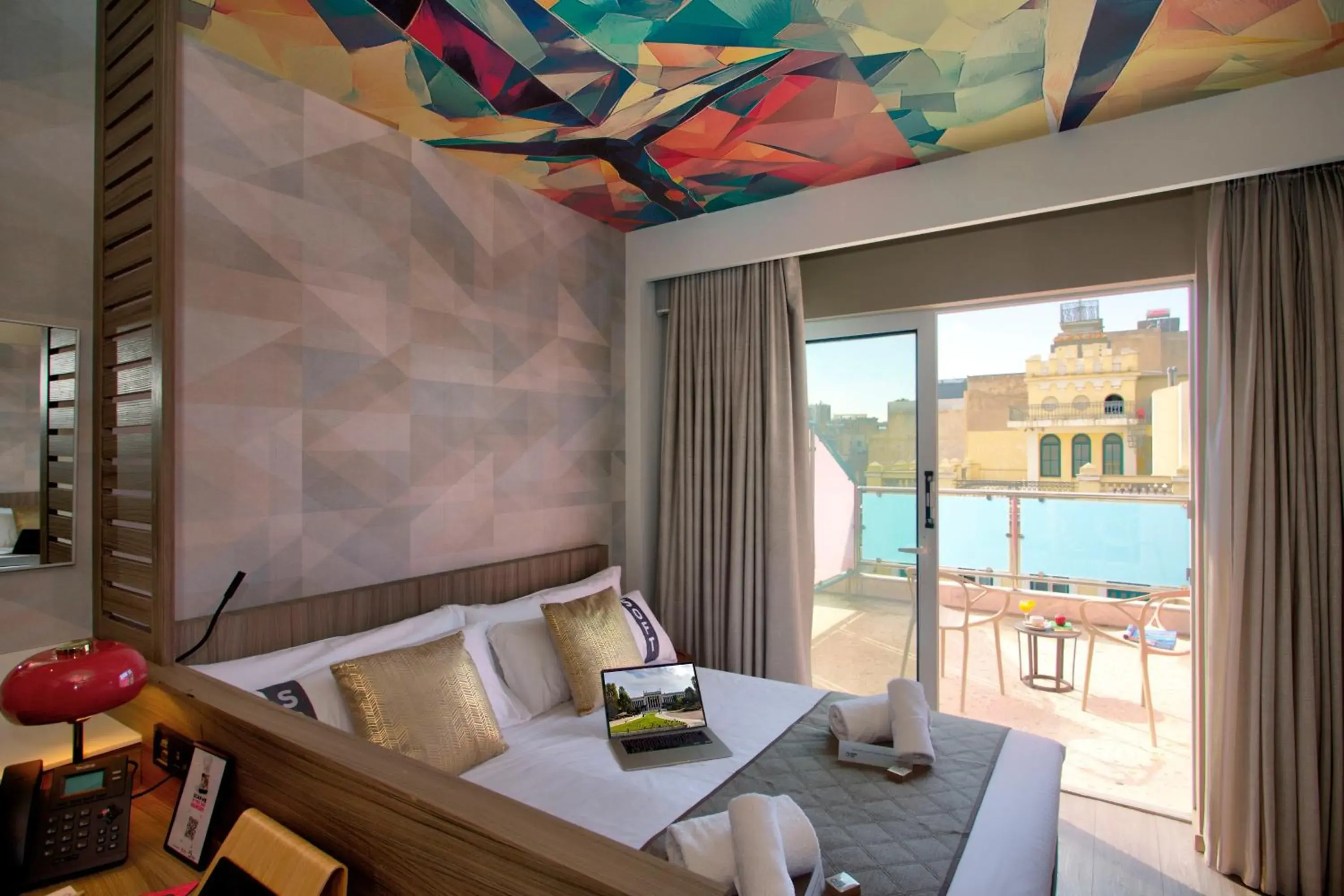 Casual Kubic Athens Casual Kubic Athens